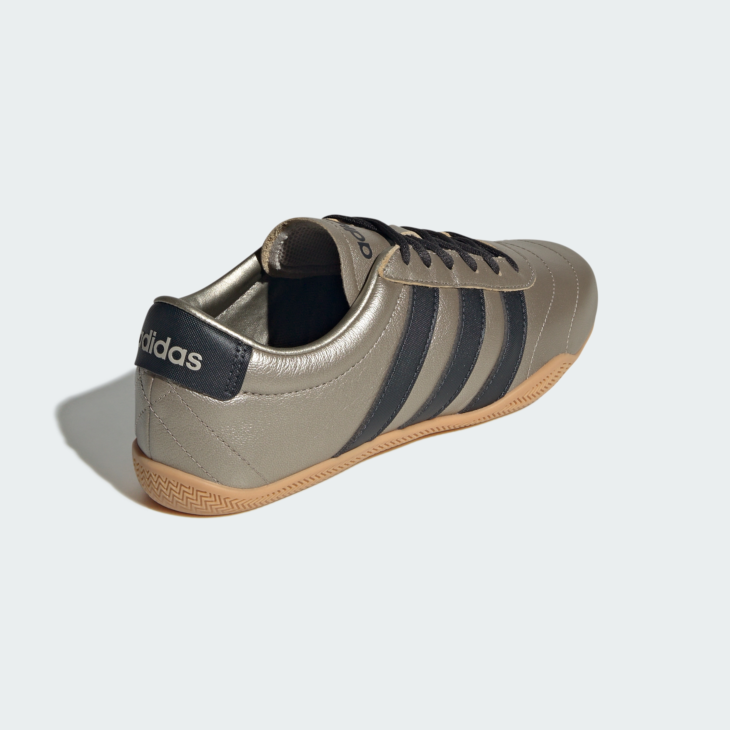 https://assets.adidas.com/images//2f6b1c6dad214d9c98f533cc3efff4c4_9366/JQ9681_05_standard.jpg