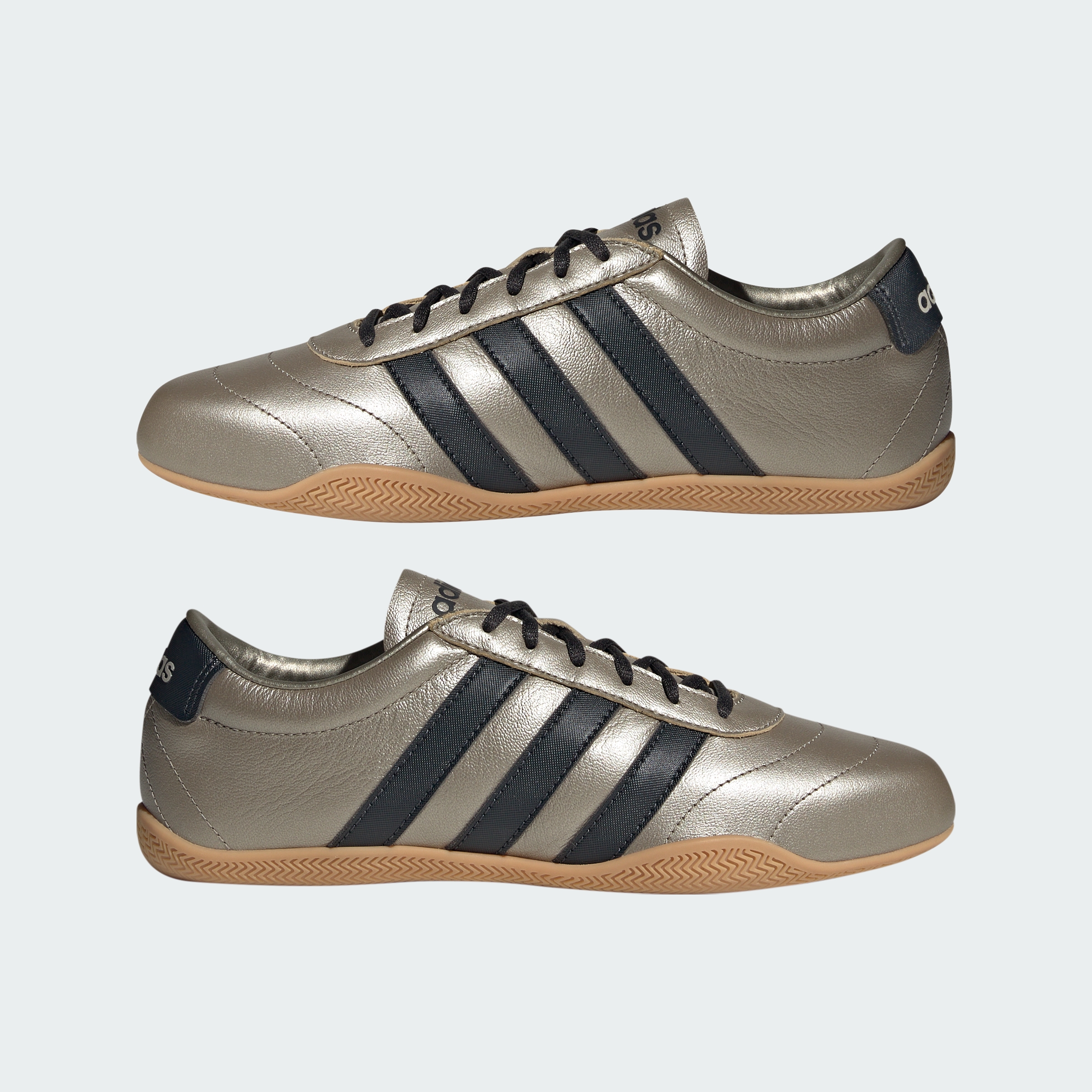 https://assets.adidas.com/images//393552d543ab484f8feb6e792be3f5fc_9366/JQ9681_09_standard.jpg