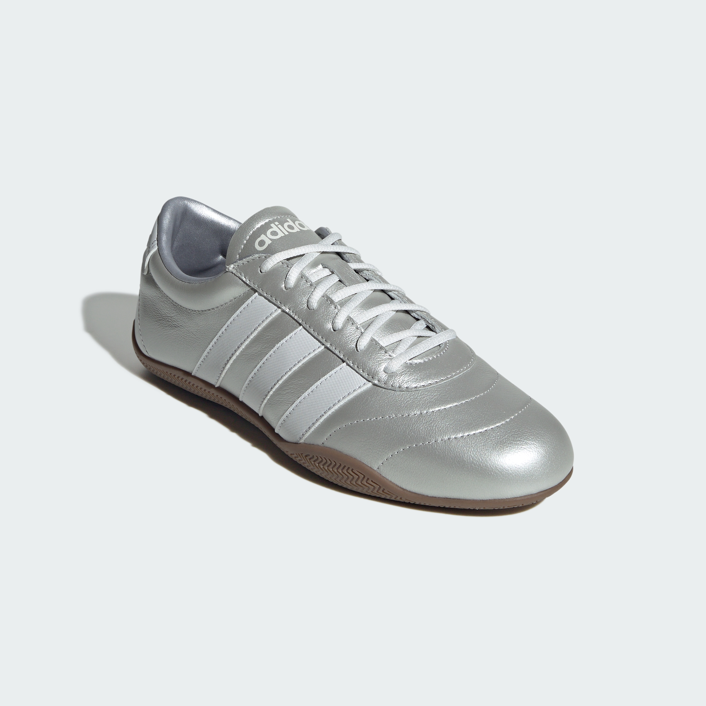 https://assets.adidas.com/images//a3b9c64d884f4c1eb633341d28095221_9366/JQ9682_04_standard.jpg
