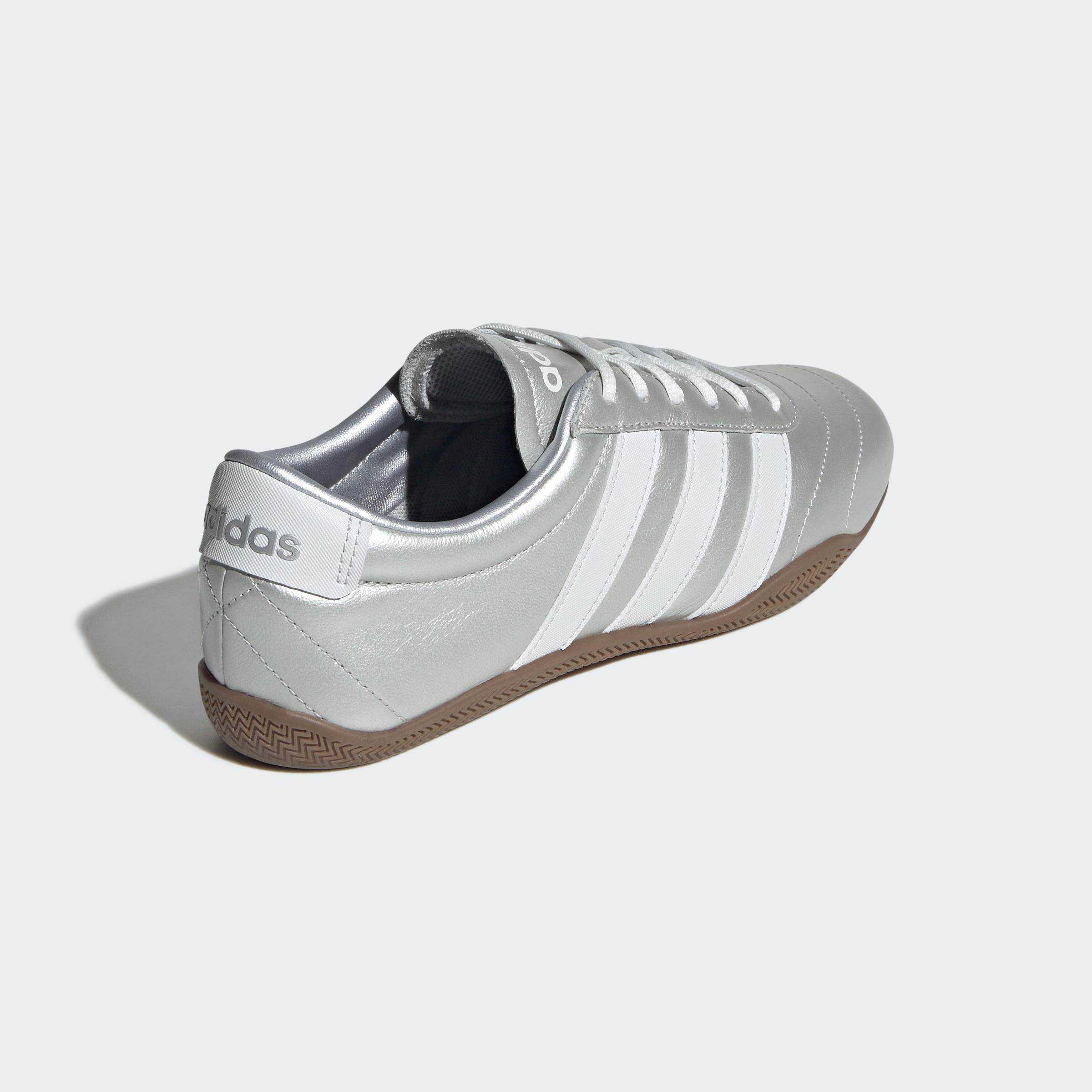 https://assets.adidas.com/images//97362a6686174ae5a5b565ae7cff974d_9366/JQ9682_05_standard.jpg