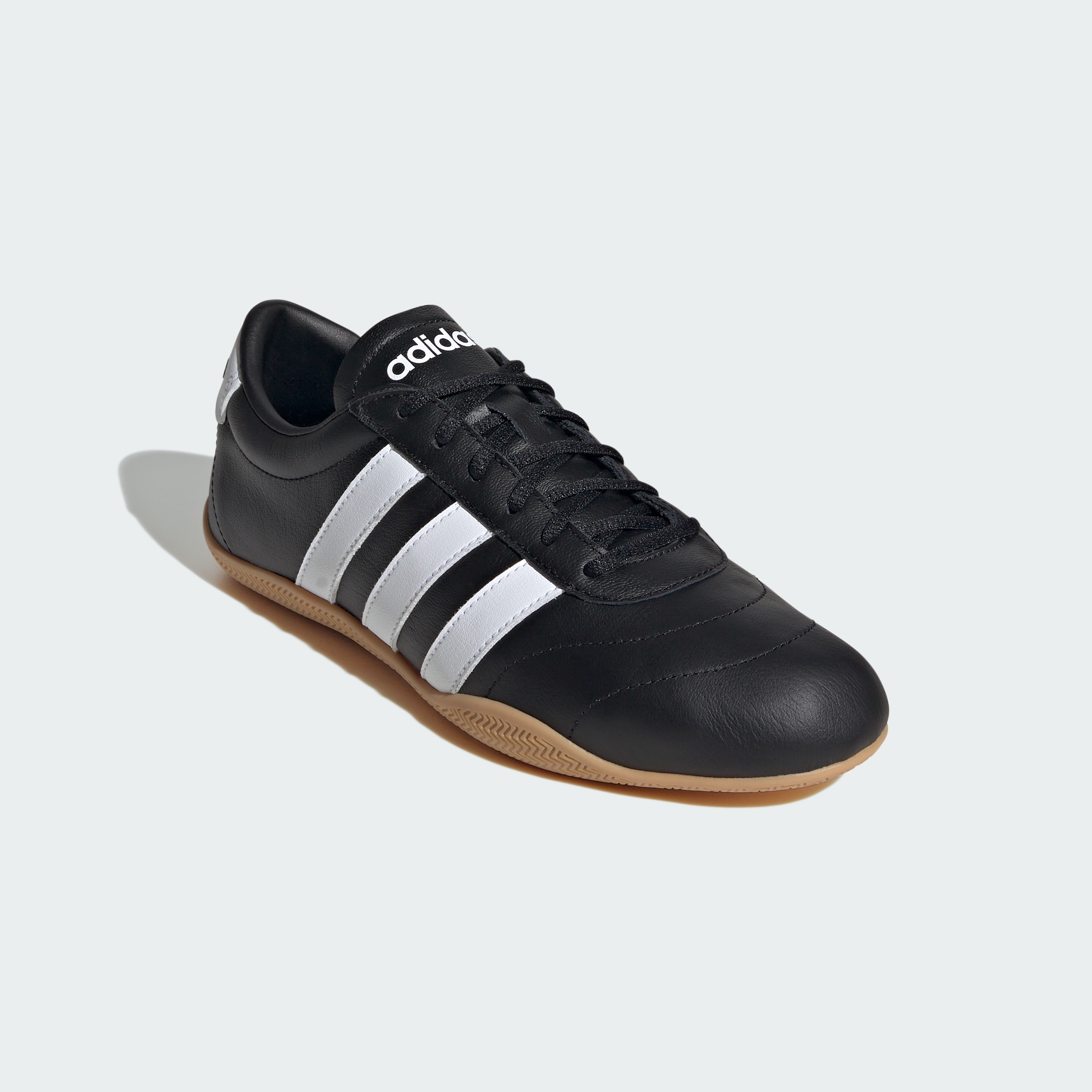 https://assets.adidas.com/images//30b1d363635b4a9e9793466f34971b33_9366/JQ9684_04_standard.jpg