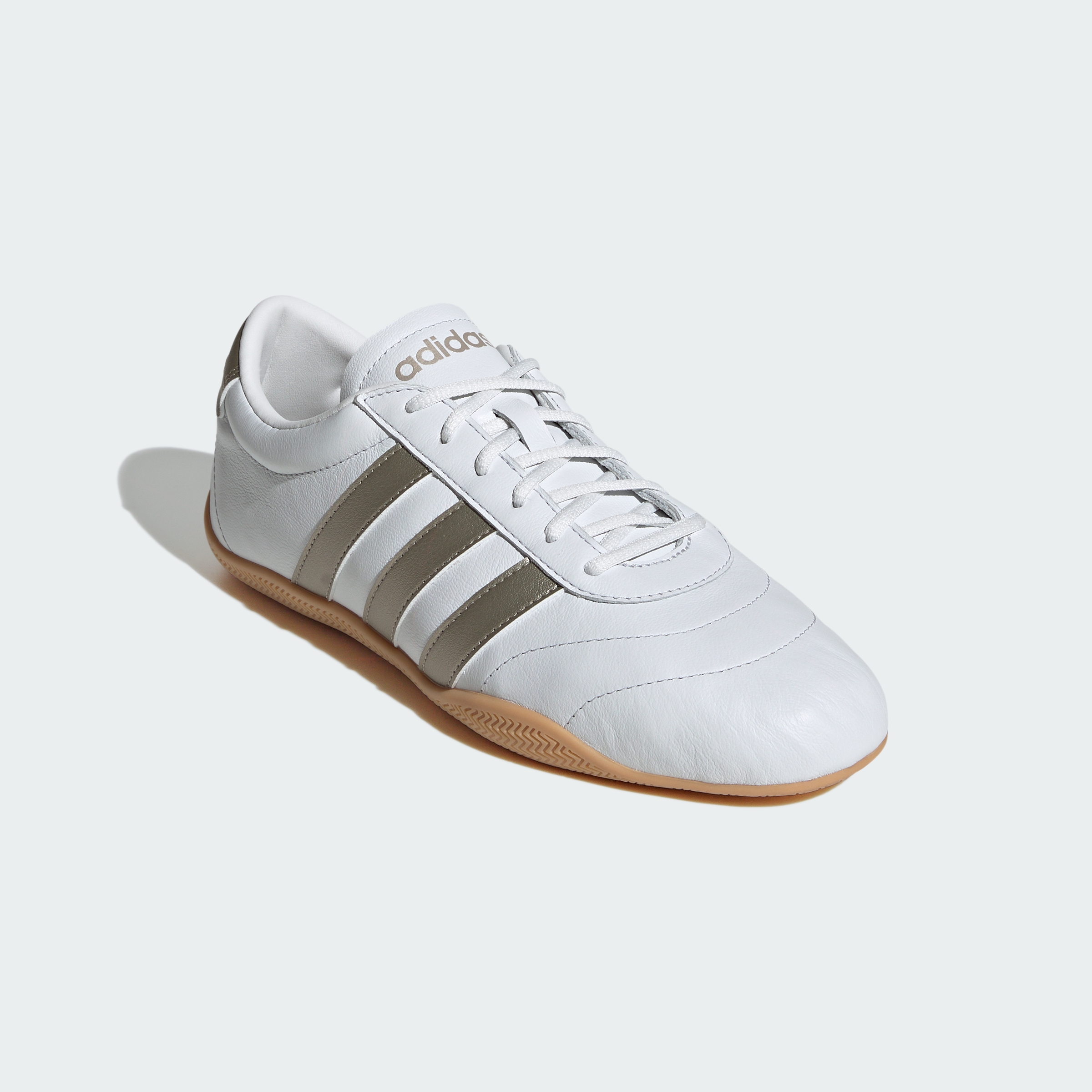 https://assets.adidas.com/images//cdd759a5e2e642829cfb3f13ad801e7e_9366/JQ9685_04_standard.jpg