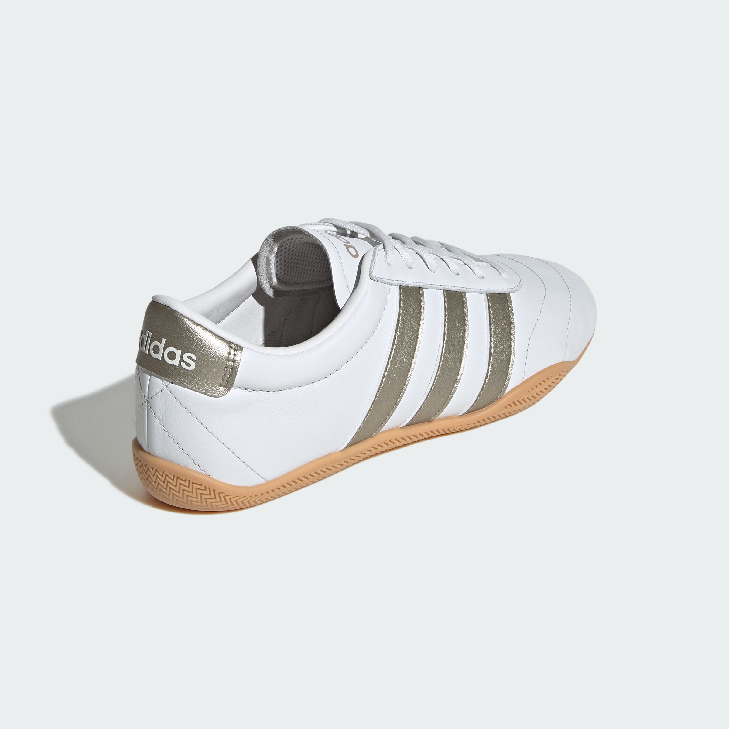 https://assets.adidas.com/images//7a76f1ba492346a8b2f6815bdcaa12d8_9366/JQ9685_05_standard.jpg