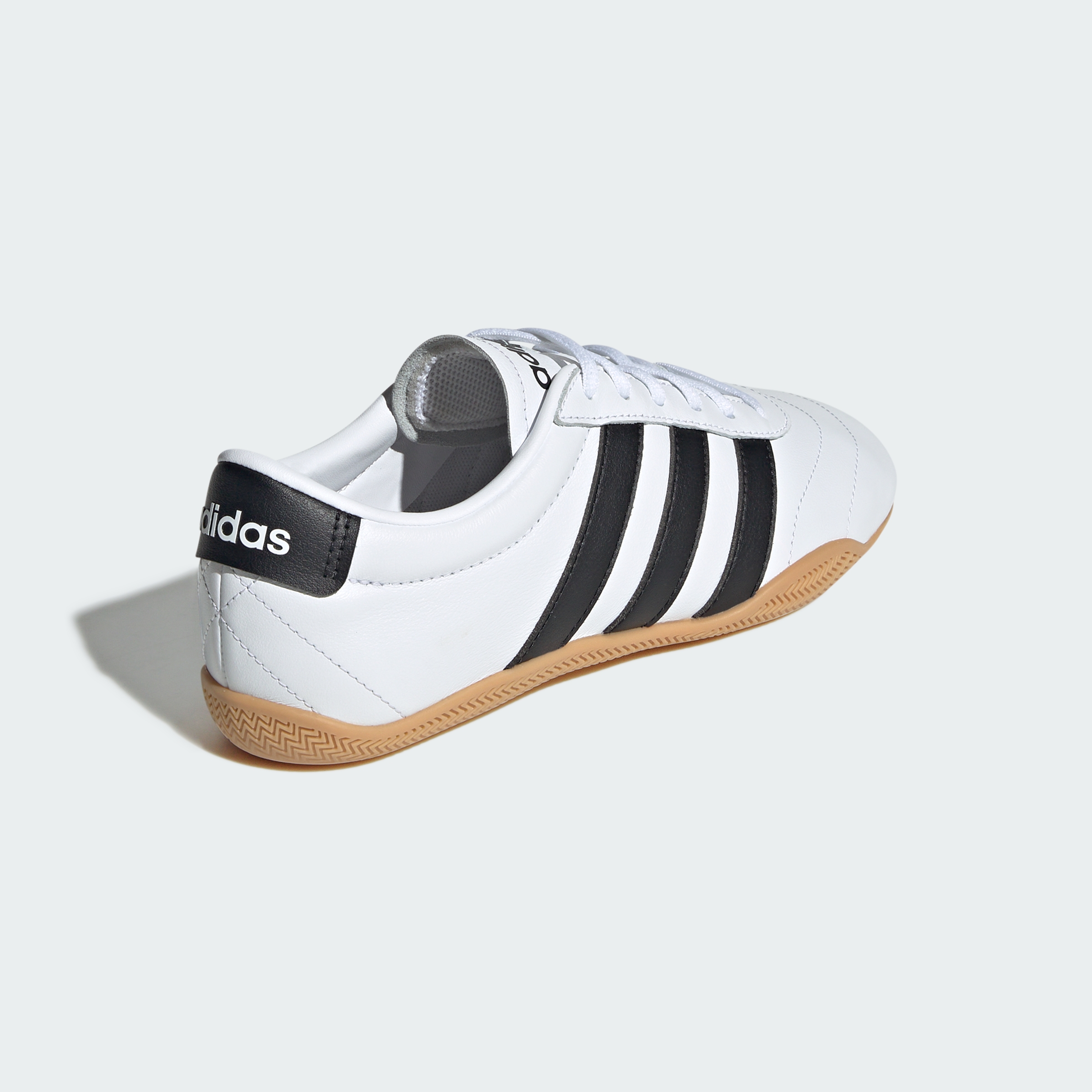 https://assets.adidas.com/images//3d73dde6872942929b220ec1d8999518_9366/JQ9688_05_standard.jpg