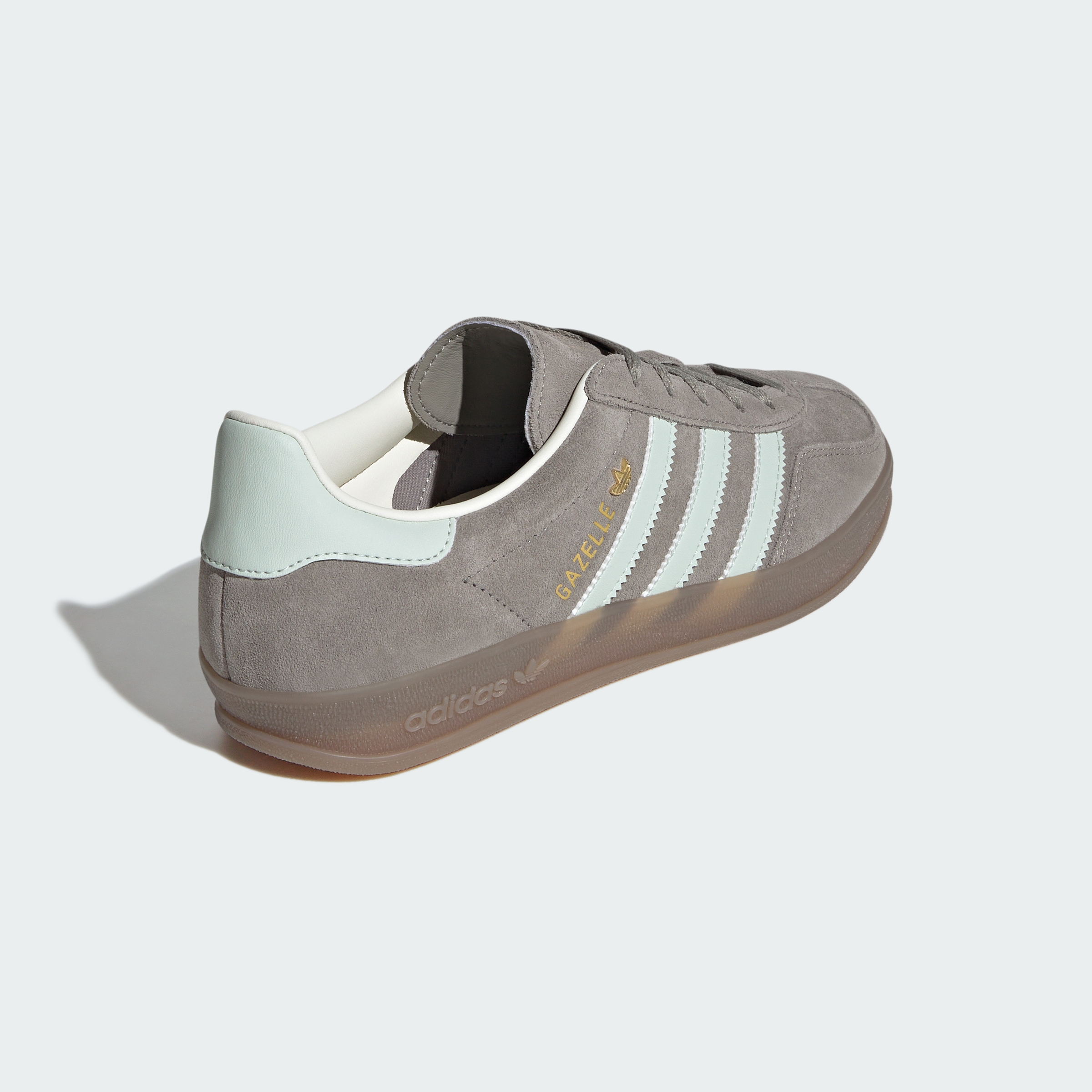 https://assets.adidas.com/images//631db6498078479596a89b372a187516_9366/JR2430_05_standard.jpg