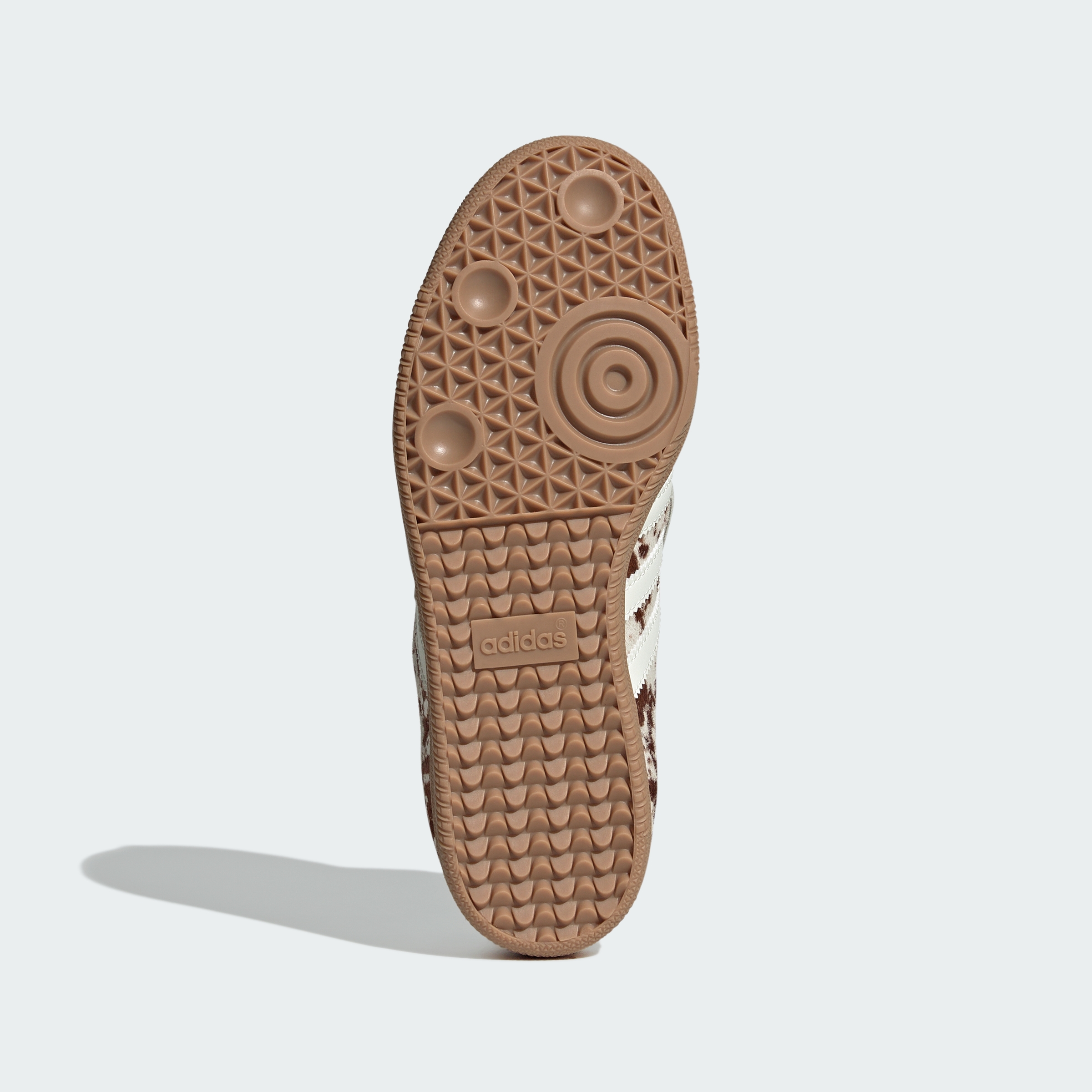 https://assets.adidas.com/images//67509f7cb74e4f49b4eb41408023eb17_9366/JS3931_03_standard_hover.jpg