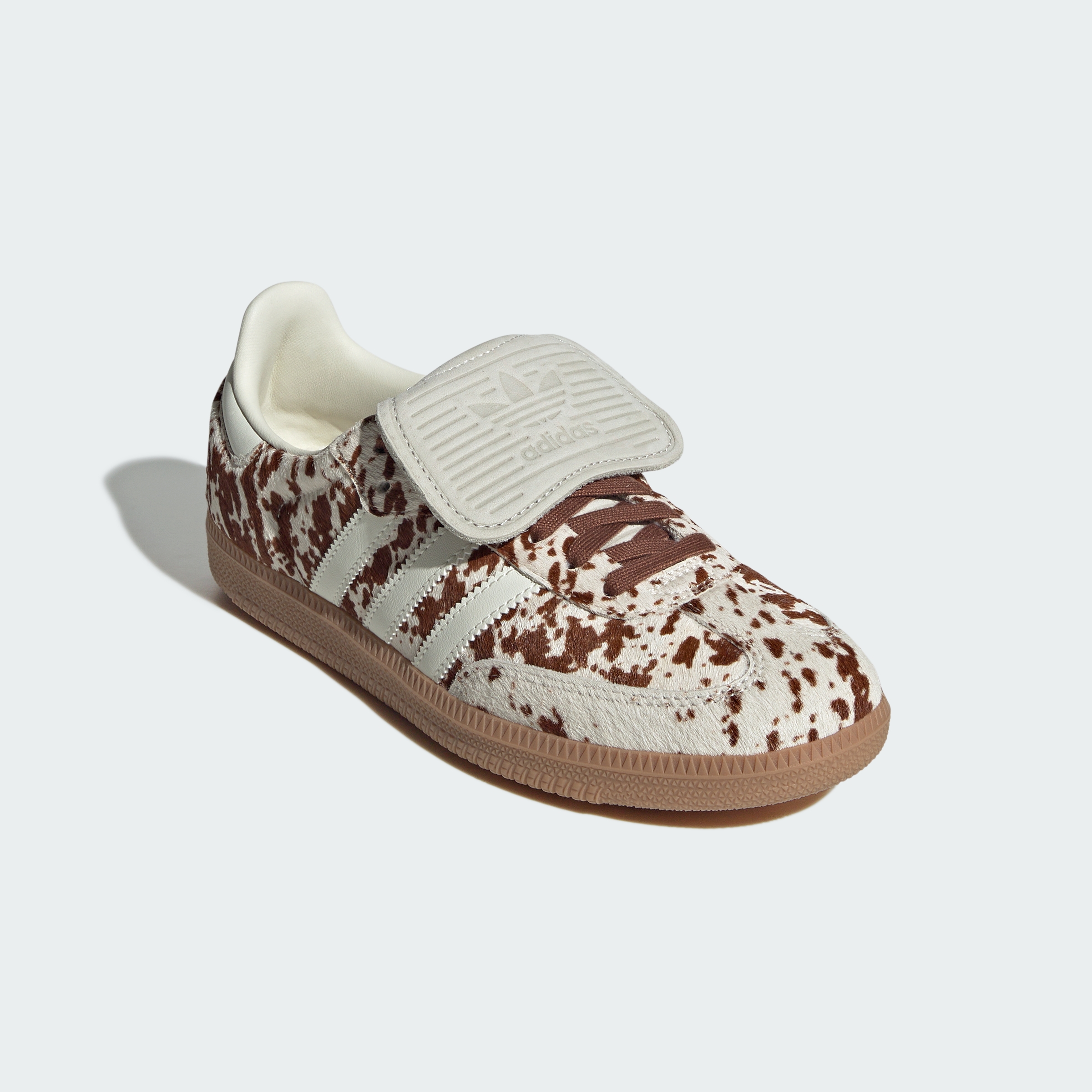 https://assets.adidas.com/images//230f5e260c1543389815eaee6de98e54_9366/JS3931_04_standard.jpg
