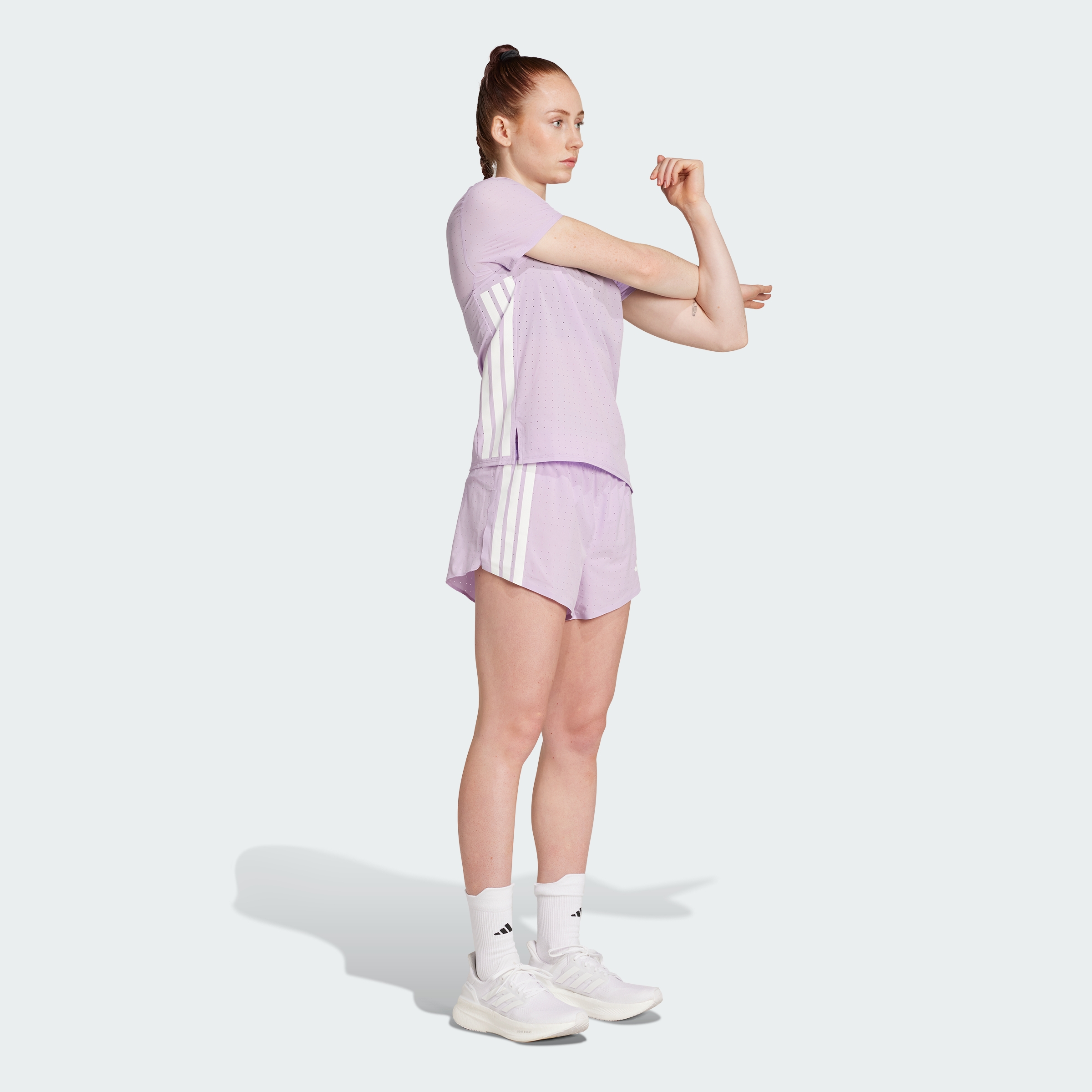 https://assets.adidas.com/images//603cc2387a964bd2b385a6275a872dd1_9366/JV7173_25_model.jpg