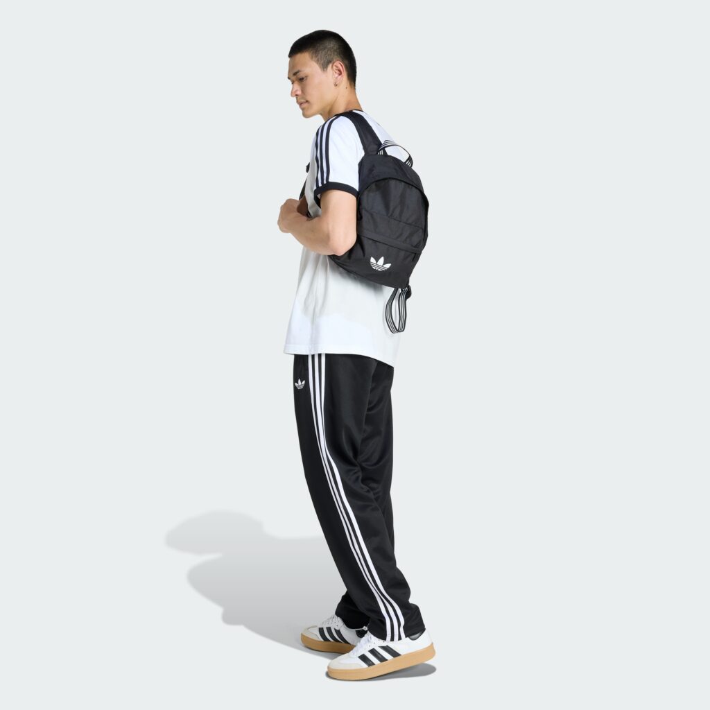 https://assets.adidas.com/images/a01dce1fa5c74e8f88cd3ae4c0894e07_9366/JX0217_27_model.jpgJX0217_27_model.jpg