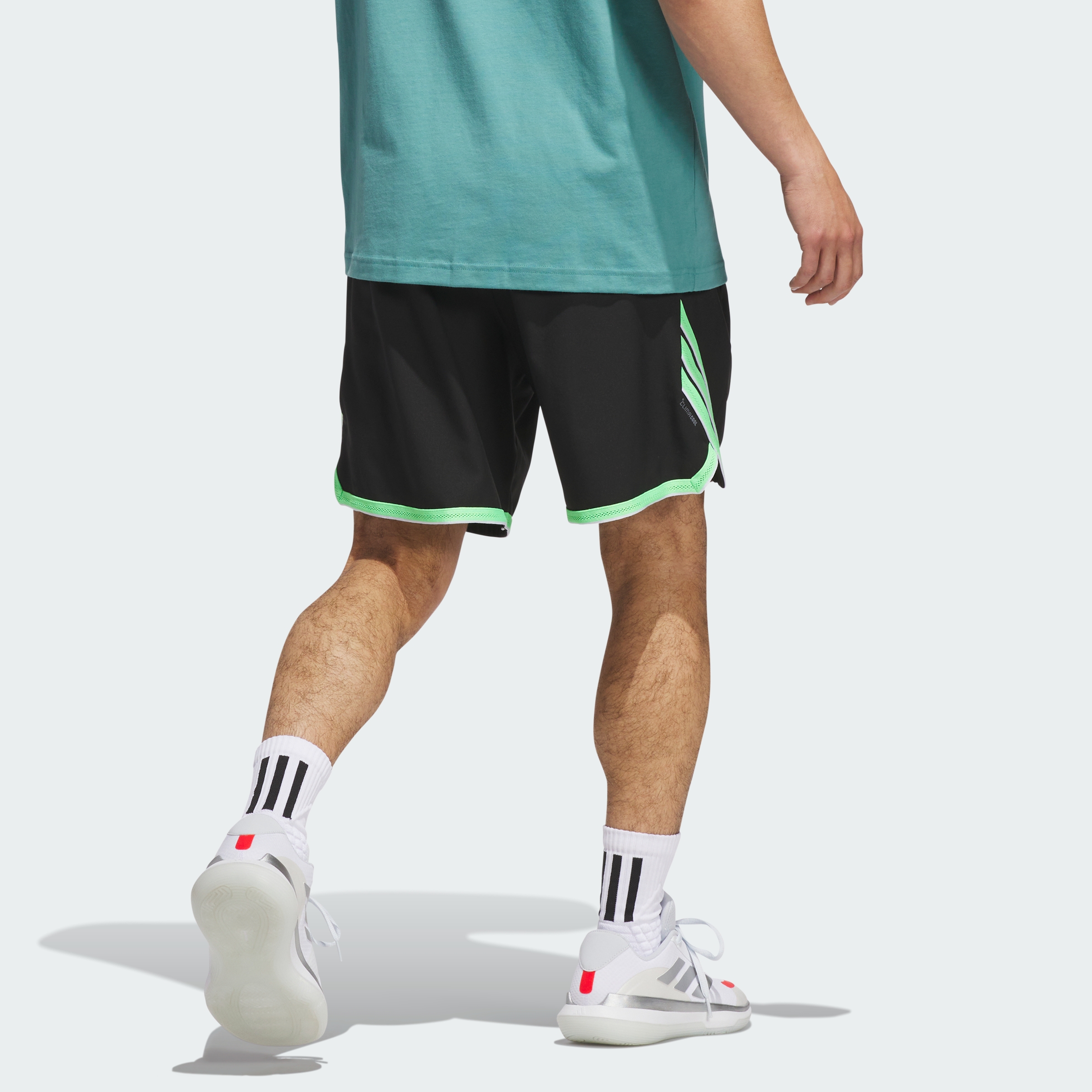 https://assets.adidas.com/images//a249ab2126194fa5b040df6eaf791a7a_9366/JX6380_23_hover_model.jpg
