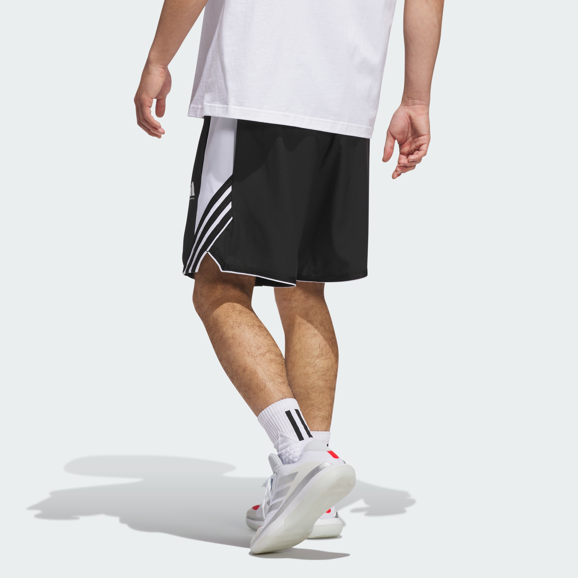 https://assets.adidas.com/images//afad91f87f584cbb994c7c30833592f4_9366/JX6381_23_hover_model.jpg