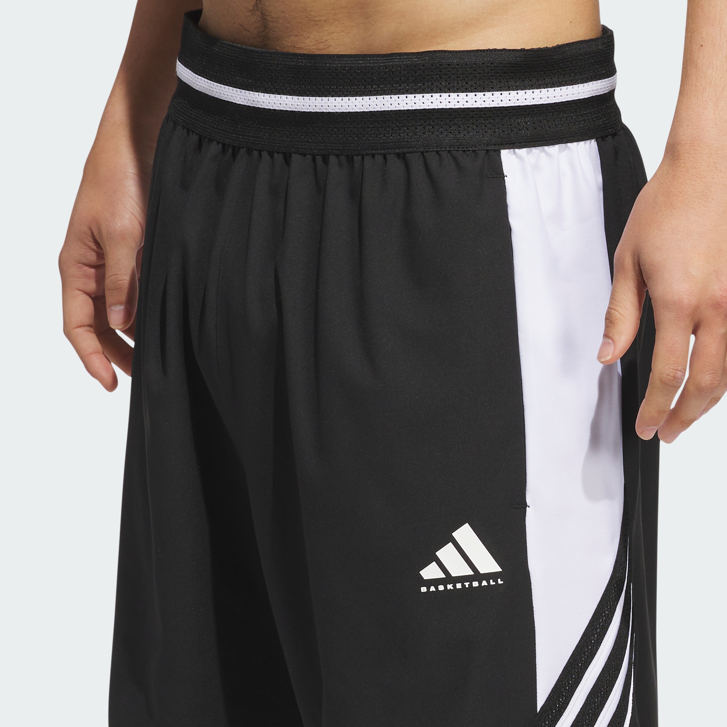 https://assets.adidas.com/images//db684da10c124fad843210652929cc23_9366/JX6381_41_detail.jpg