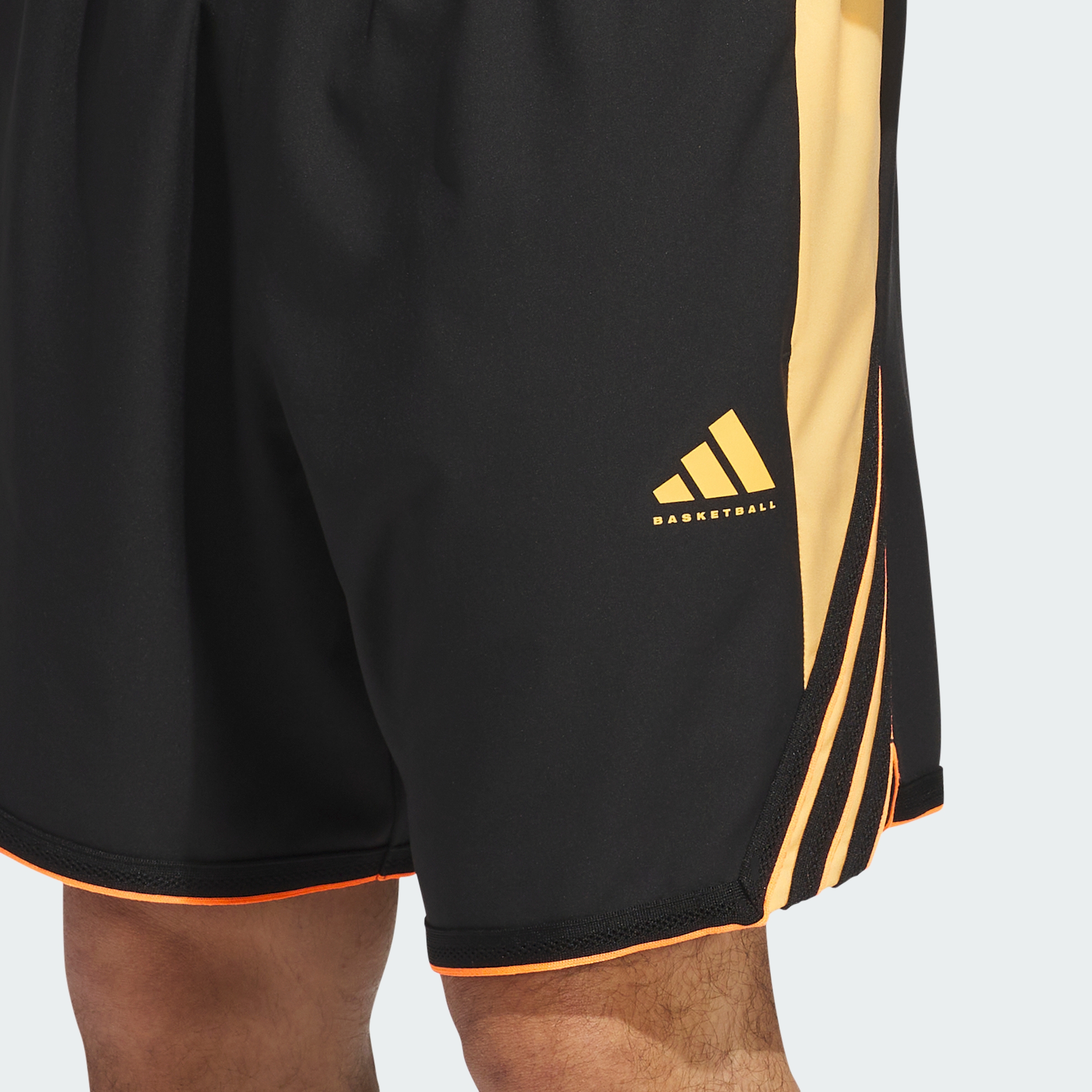 https://assets.adidas.com/images//c1d55e7be2a64923bf26f73176879139_9366/JX6383_41_detail.jpg