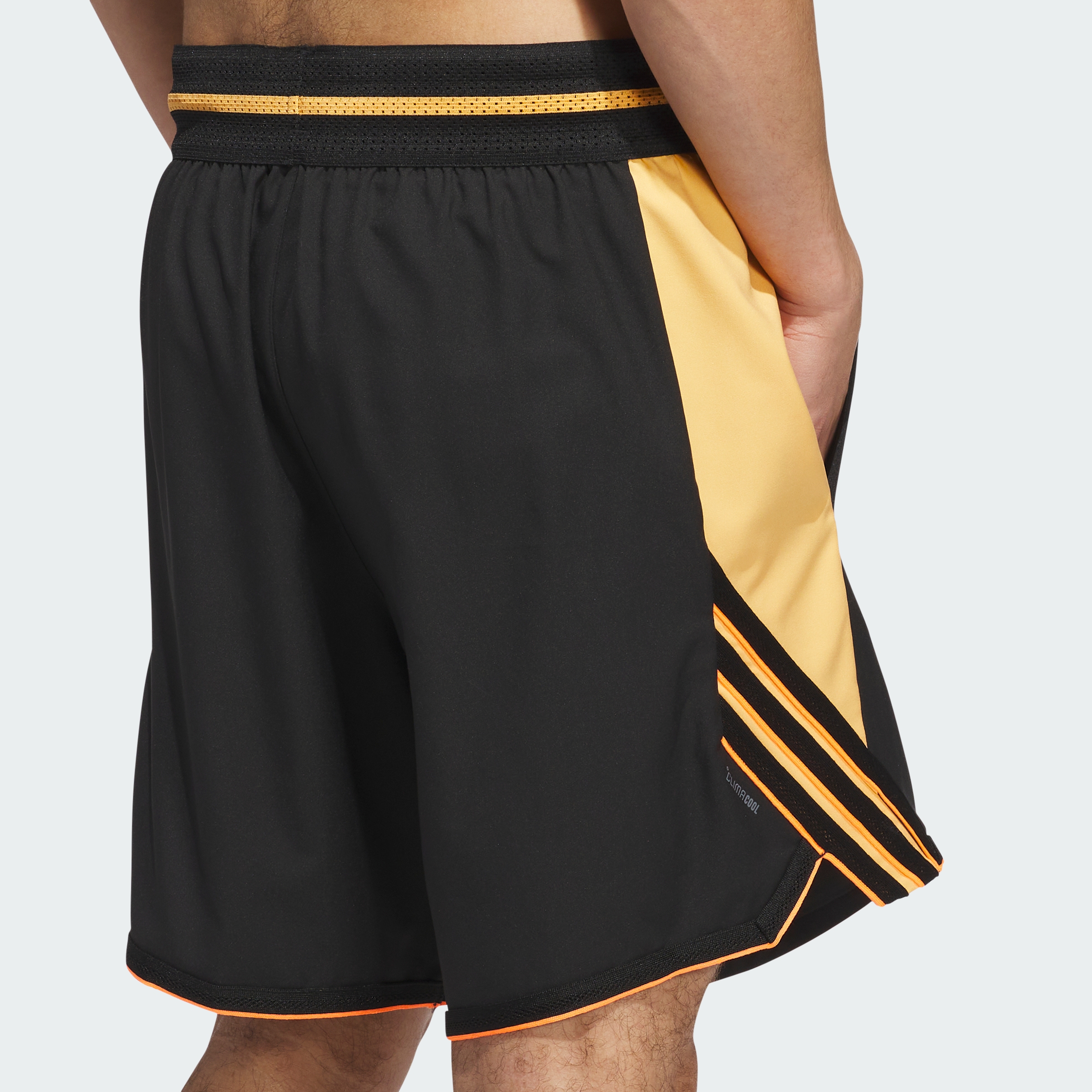 https://assets.adidas.com/images//c2381b55a29341cba710de3e4bc5f5eb_9366/JX6383_42_detail.jpg
