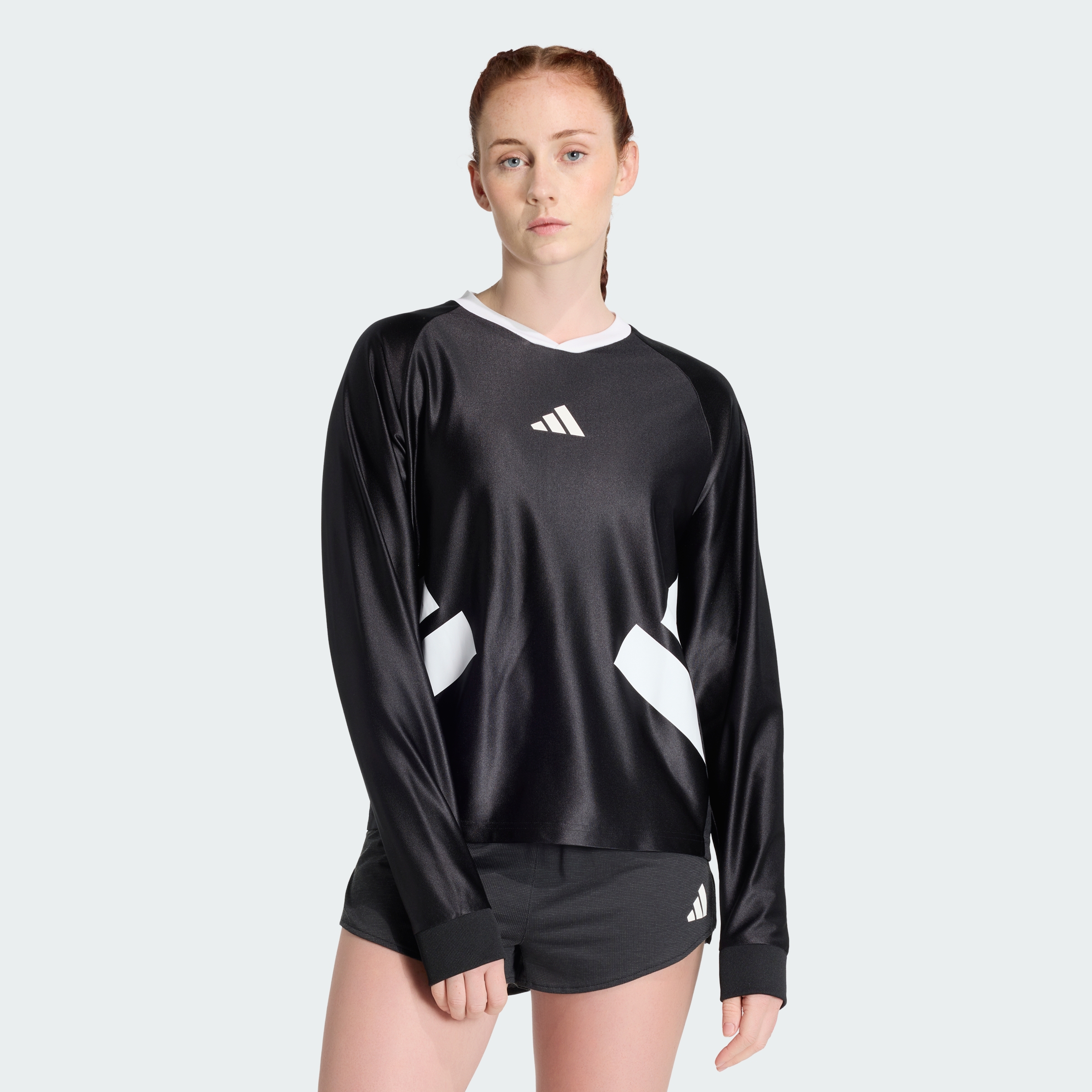 https://assets.adidas.com/images//f2aee1a415164b97a44beebd77ad1951_9366/JY8672_21_model.jpg