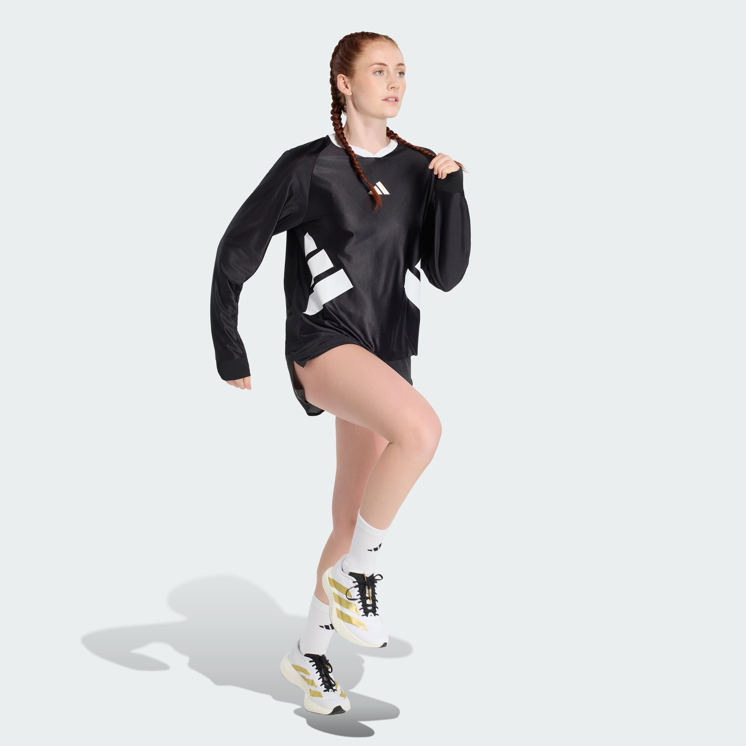 https://assets.adidas.com/images//854ee9a580d9451f9751d35091fc2d5a_9366/JY8672_25_model.jpg