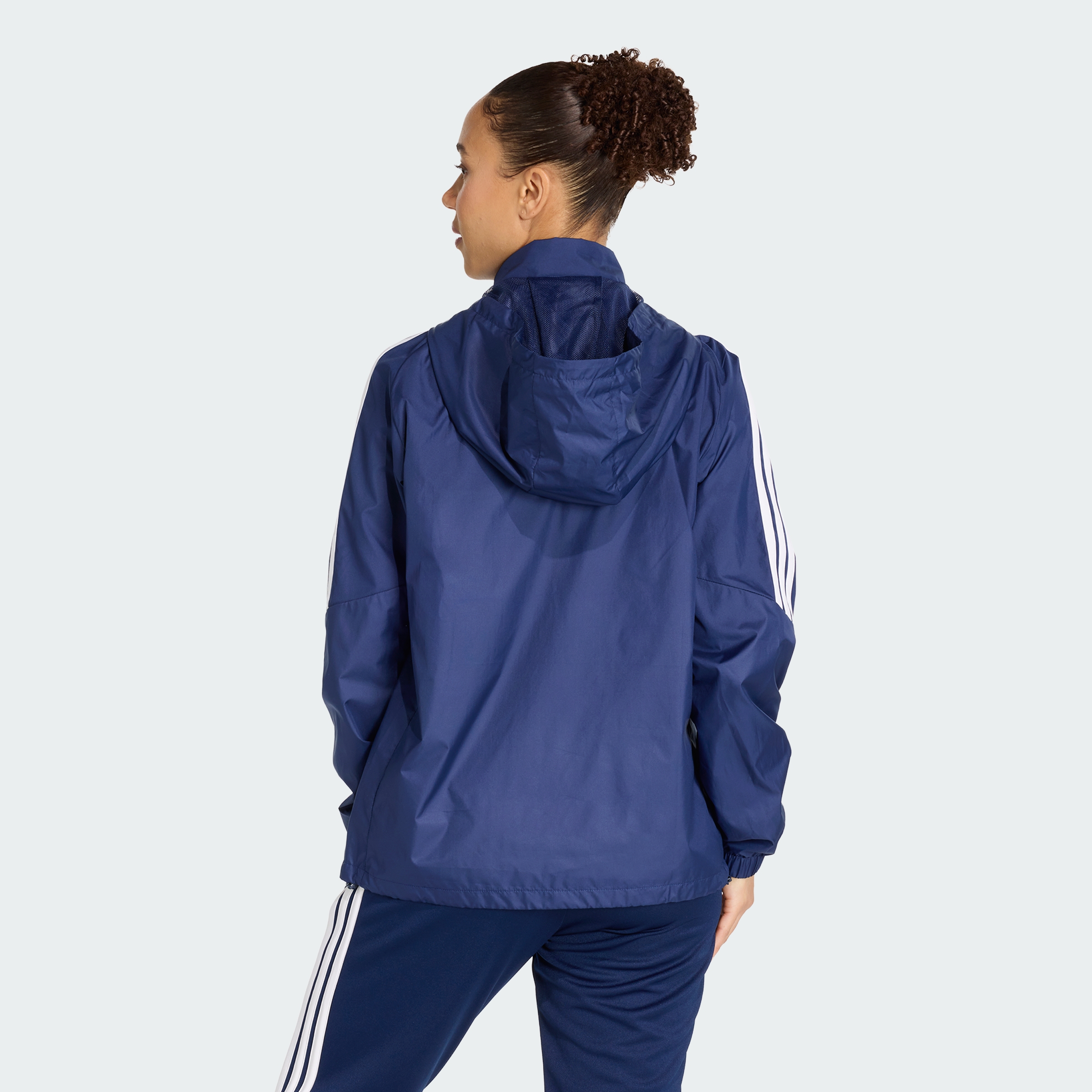 https://assets.adidas.com/images//aeec7e94ede344dd983050d5537a8623_9366/JY9667_23_hover_model.jpg