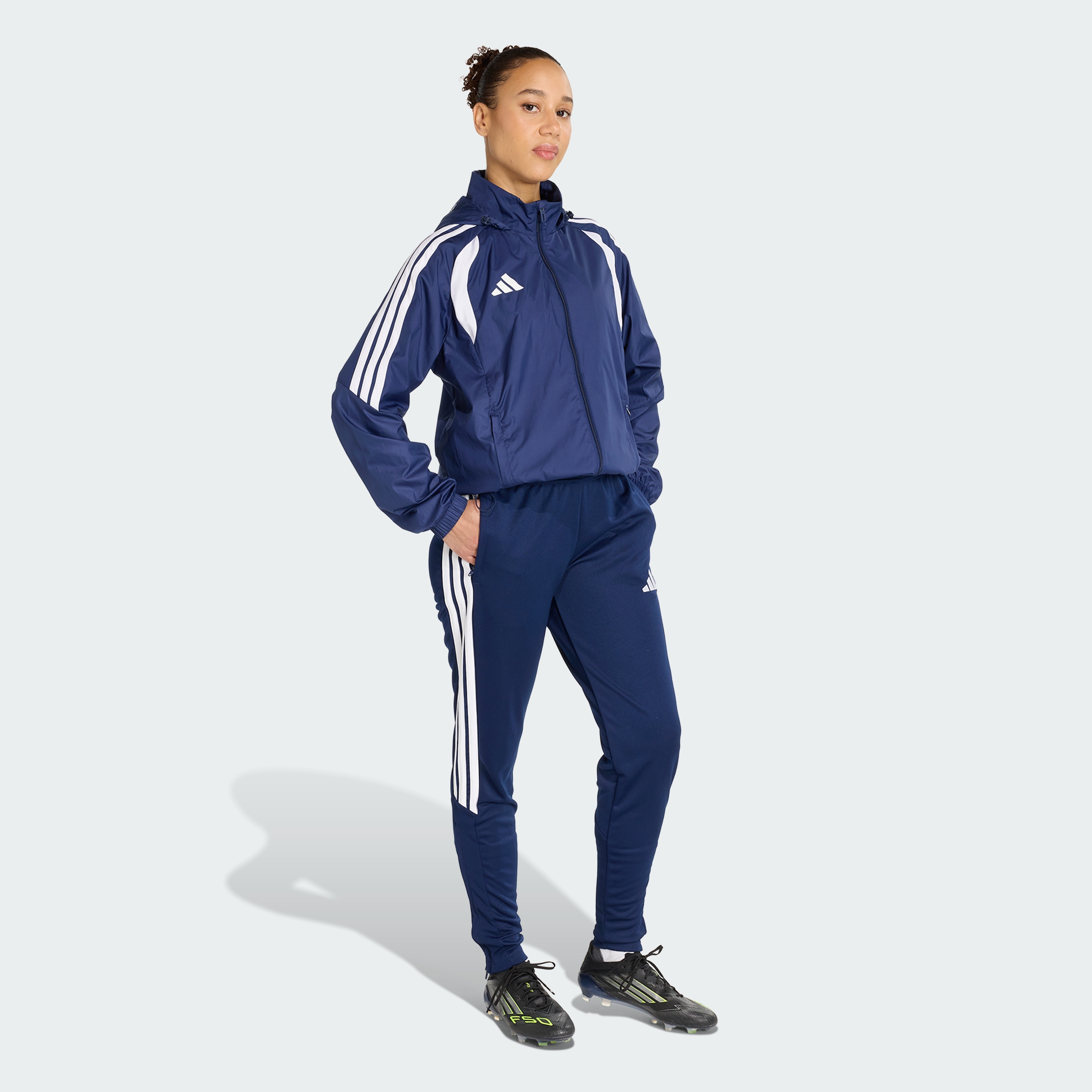 https://assets.adidas.com/images//179232c81ae7434aa968a4ba36e46017_9366/JY9667_25_model_hover.jpg