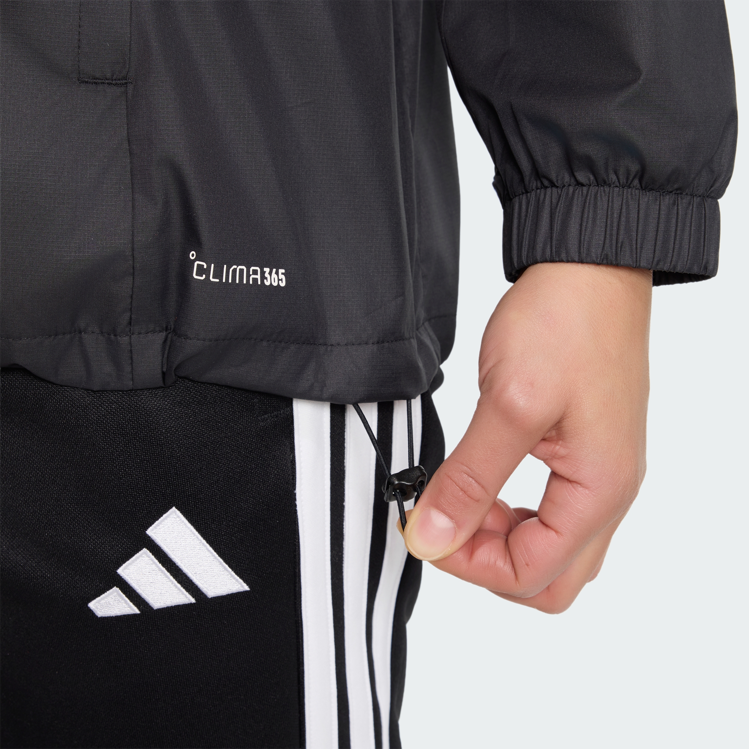 https://assets.adidas.com/images//36b9286fdf894f95b56aaa50b8fd51ed_9366/JY9668_42_detail.jpg