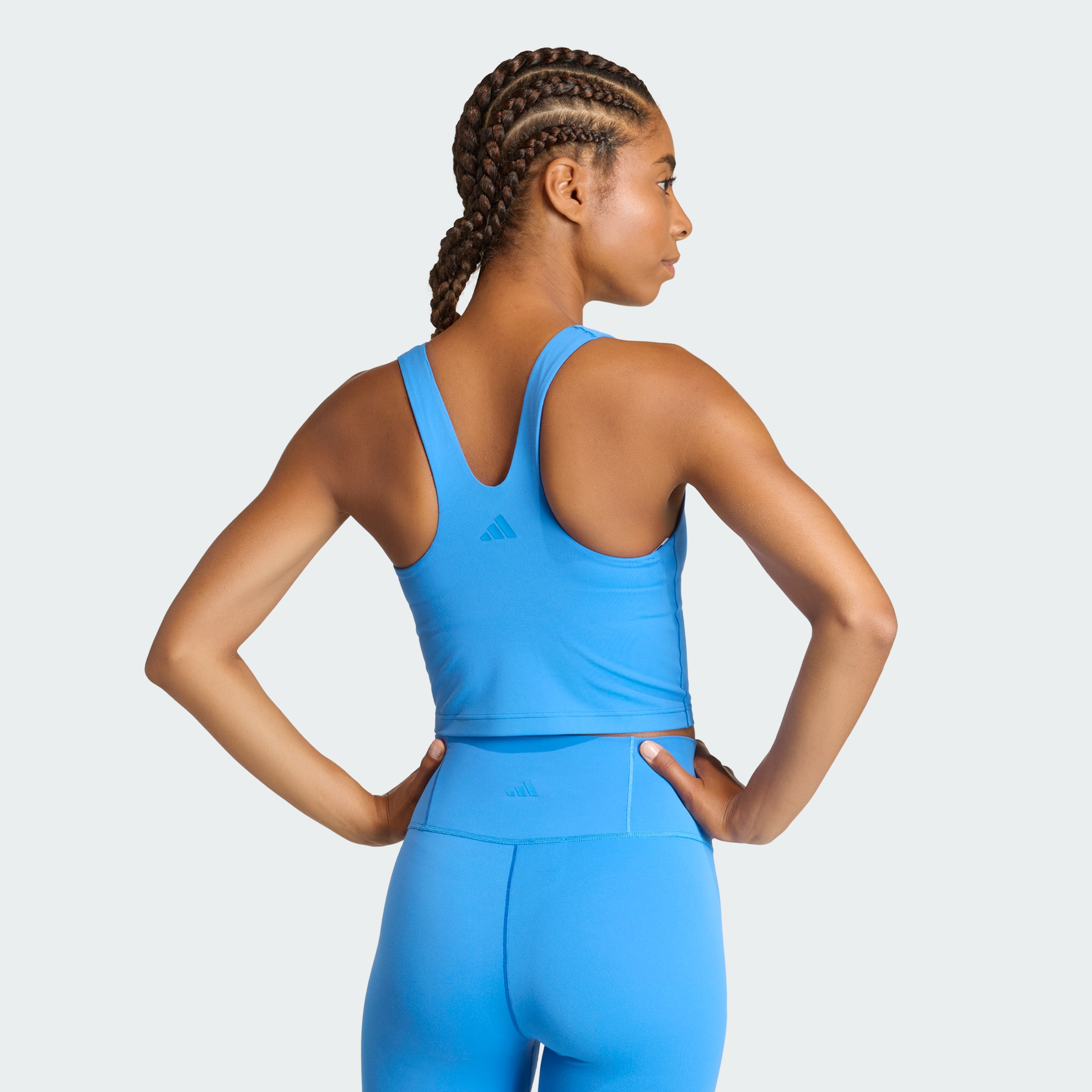https://assets.adidas.com/images//760ce3ff740243de92ad60ac8a2d9914_9366/KA4818_23_hover_model.jpg