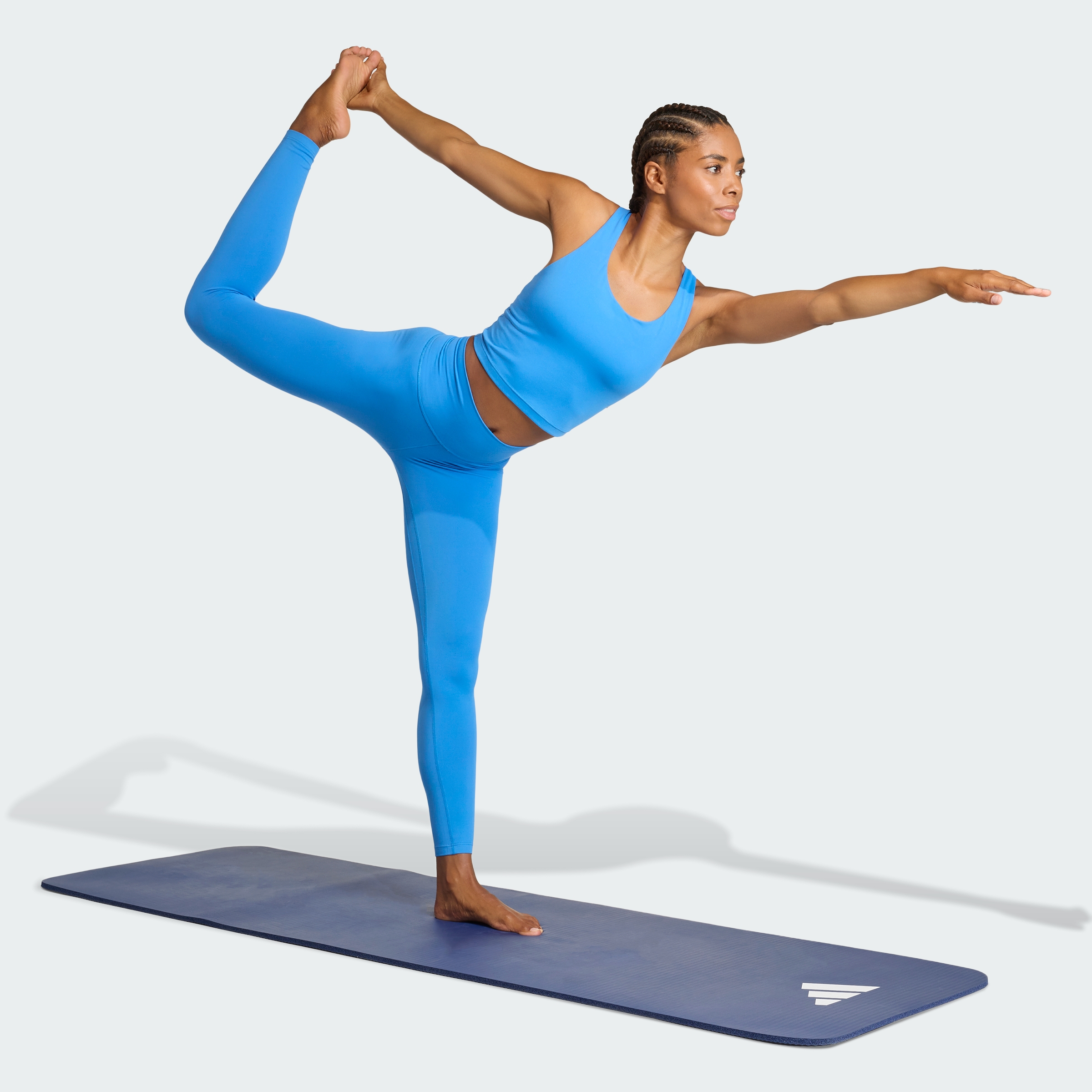 https://assets.adidas.com/images//89c17e884885412f9616ec2efd24237d_9366/KA4818_25_model.jpg