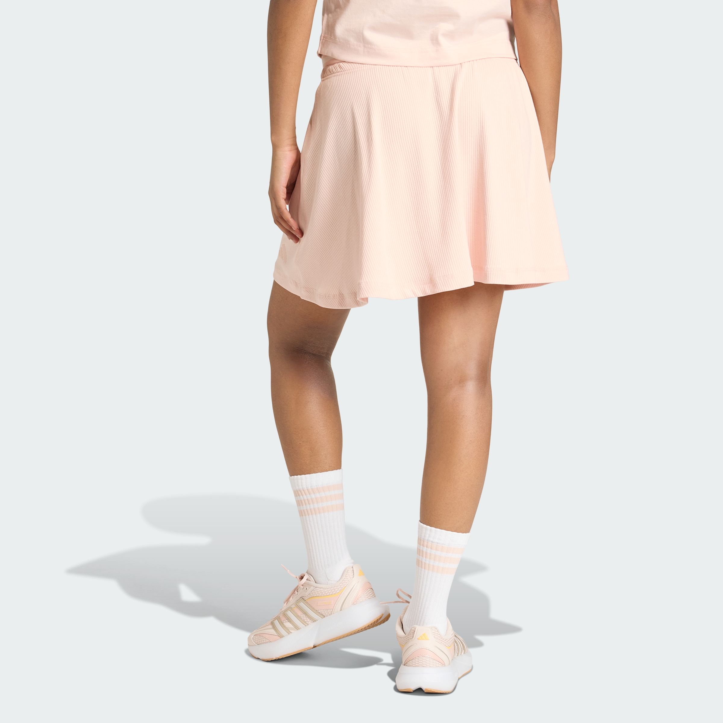 https://assets.adidas.com/images//f02cecc9731e47f699e4a1e50b39f06b_9366/KA6982_23_hover_model.jpg