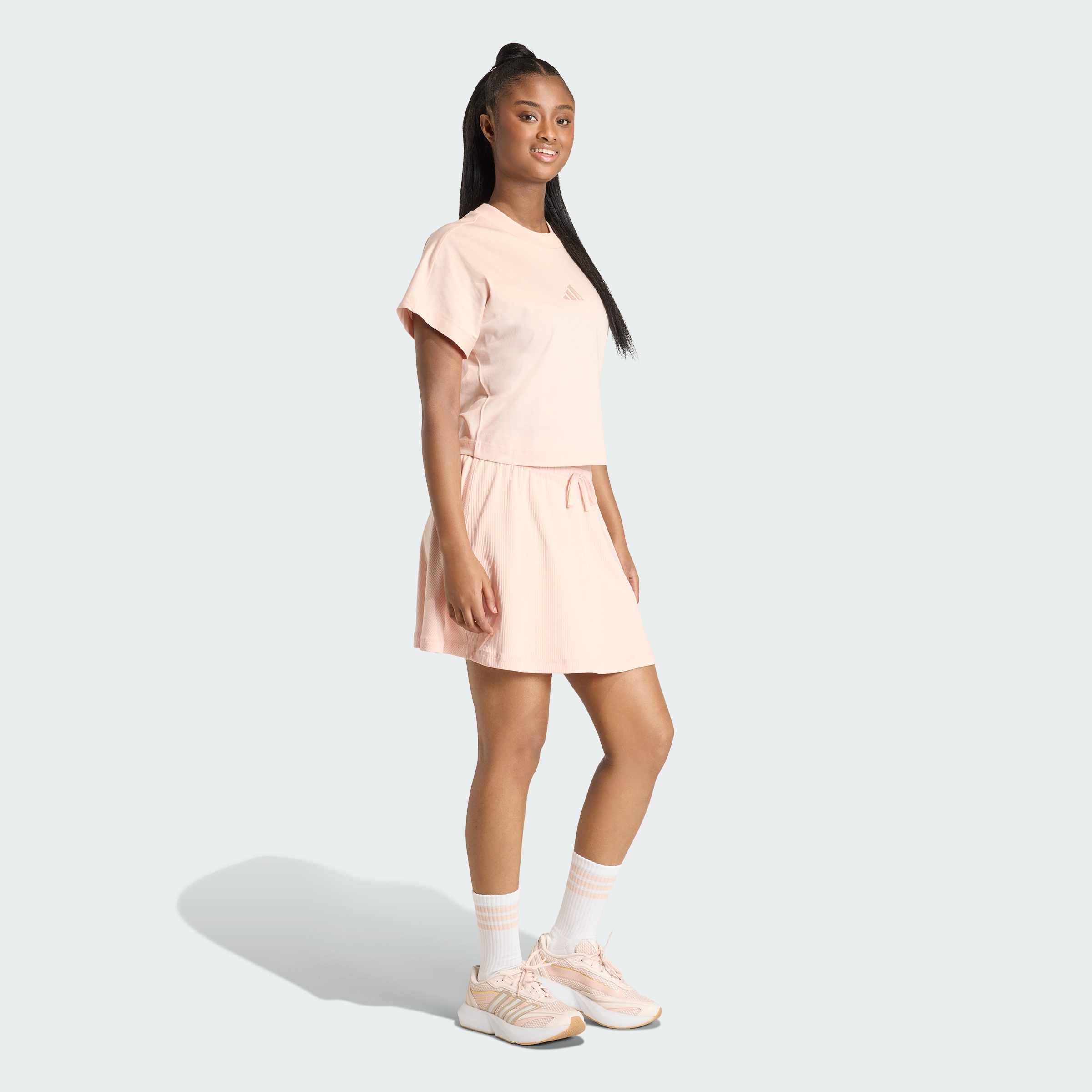 https://assets.adidas.com/images//ffbb6a07c24042e483b9e7d7b8bc85cf_9366/KA6982_25_model.jpg