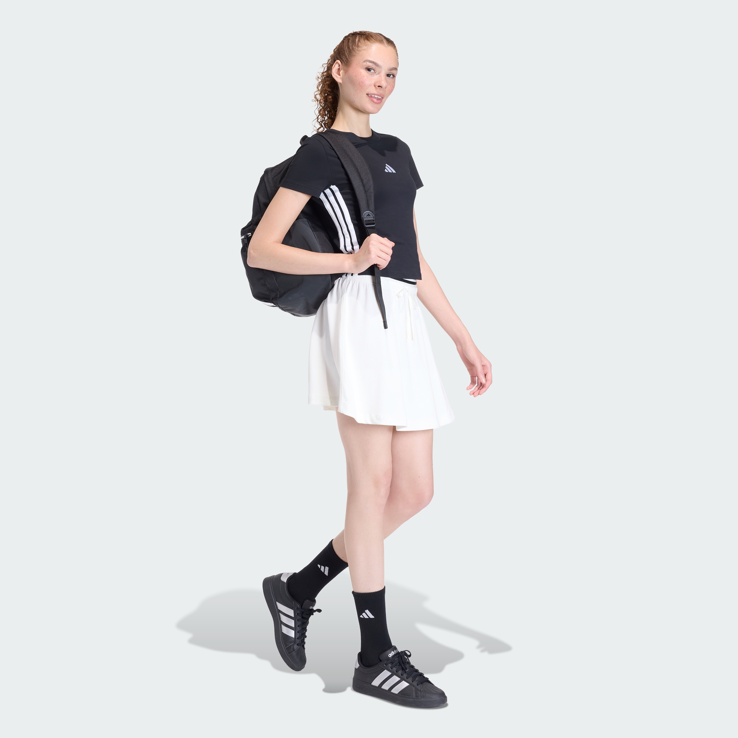 https://assets.adidas.com/images//39fd2873b1ca41c9a3ee1ab2b0712245_9366/KA6984_25_model.jpg