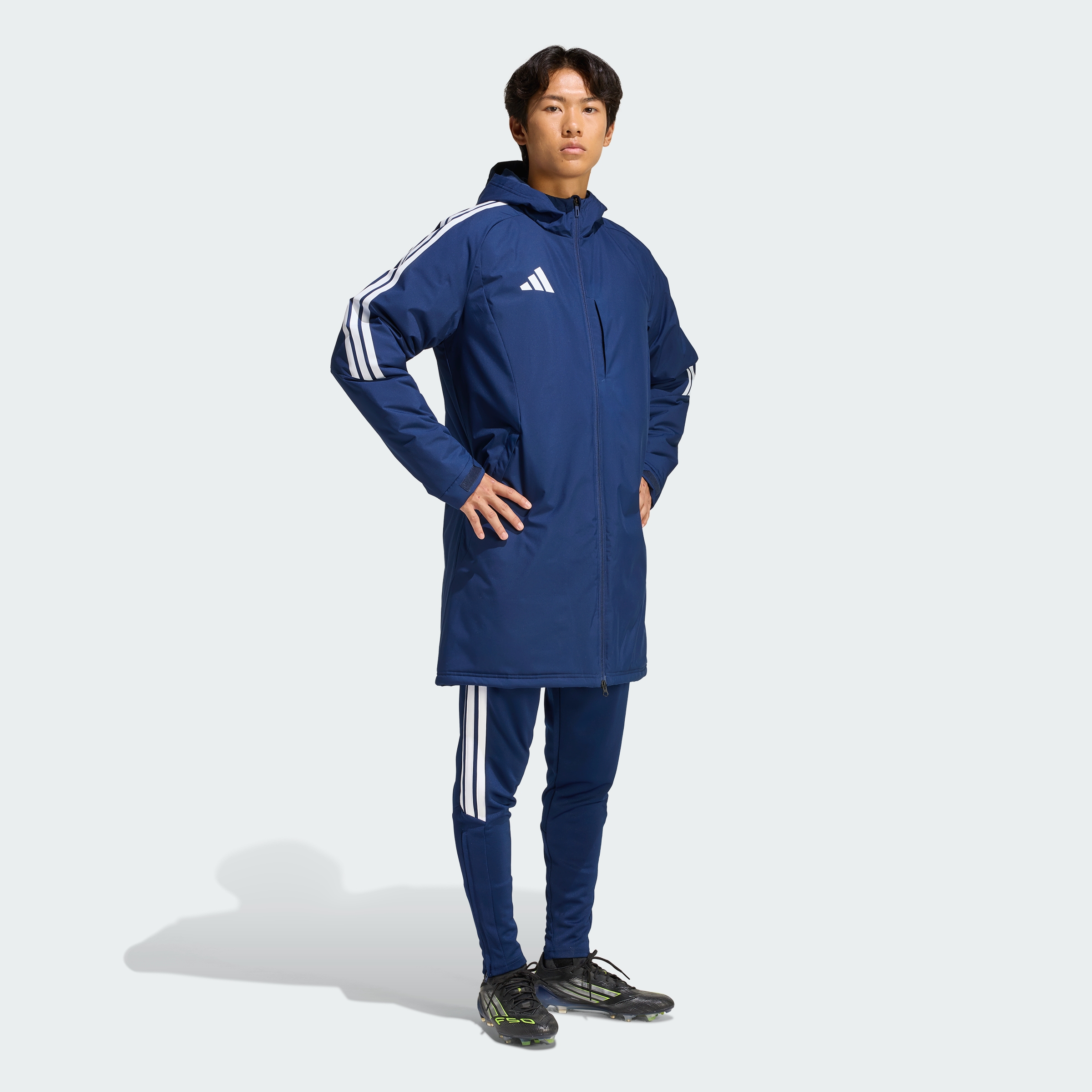 https://assets.adidas.com/images//ef3cbfbf15324e0ba4549bf9ee0abdc7_9366/KA8022_25_outfit.jpg
