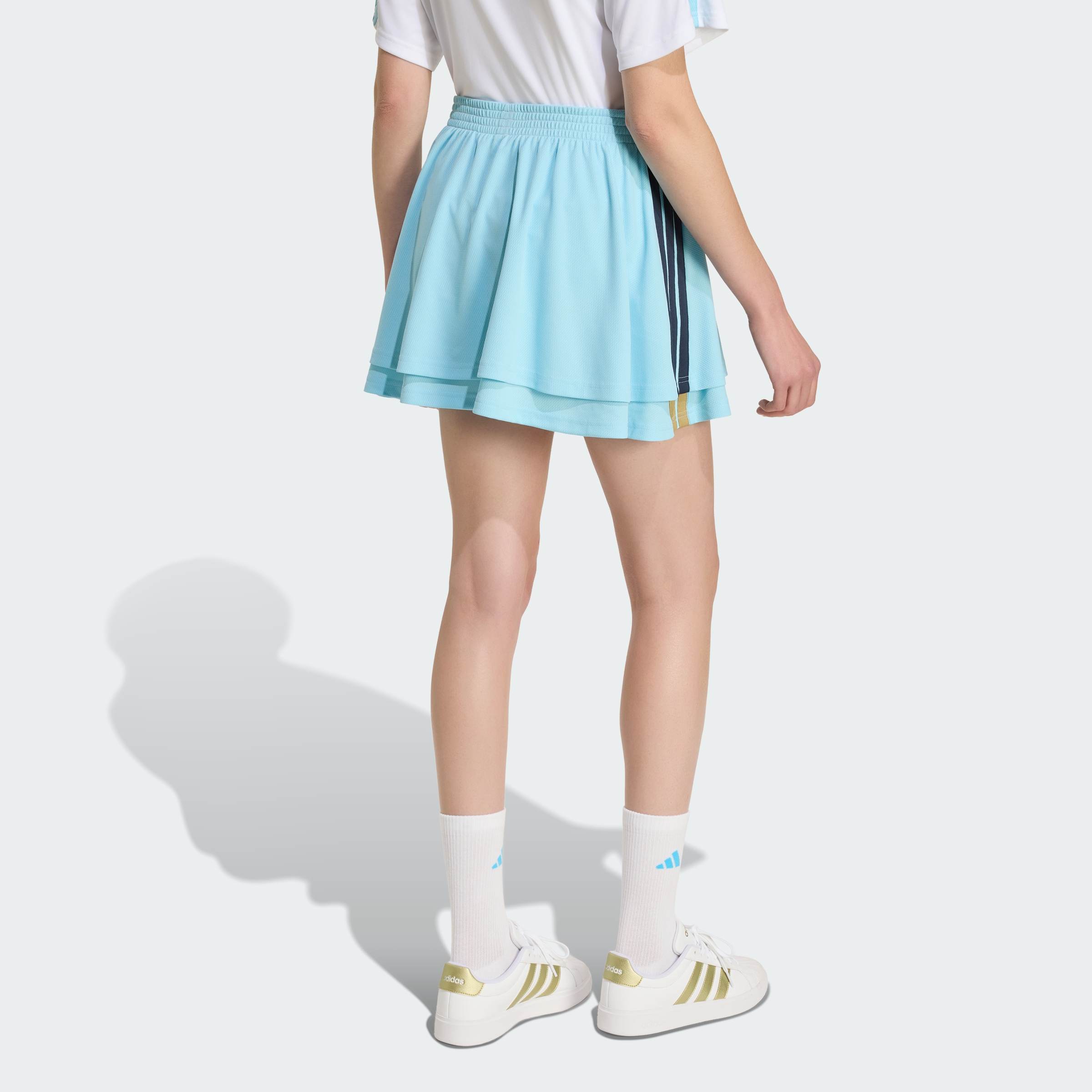 https://assets.adidas.com/images//b1ece3429b8a467d94e94259e8d838ee_9366/KB6101_23_hover_model.jpg