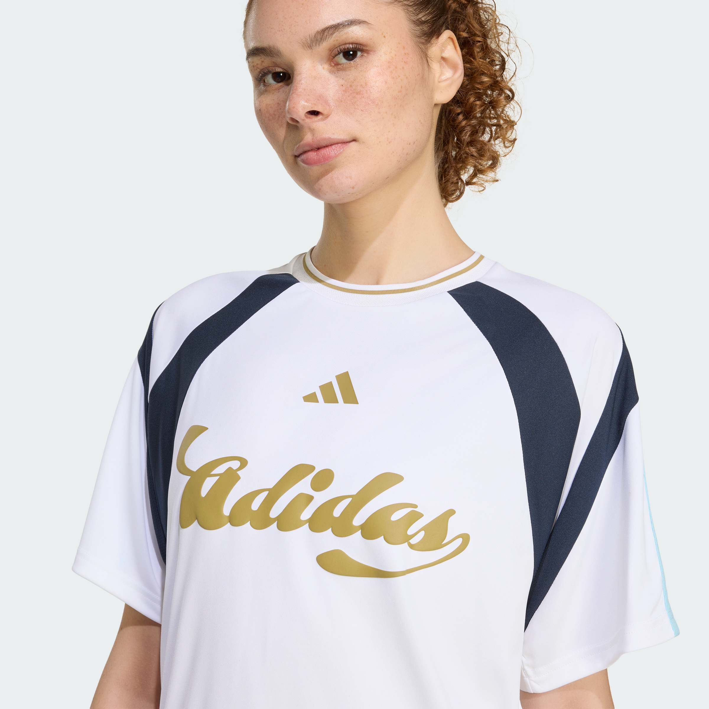 https://assets.adidas.com/images//3e66679c087a4525a0f49f88577adad2_9366/KB6131_41_detail.jpg