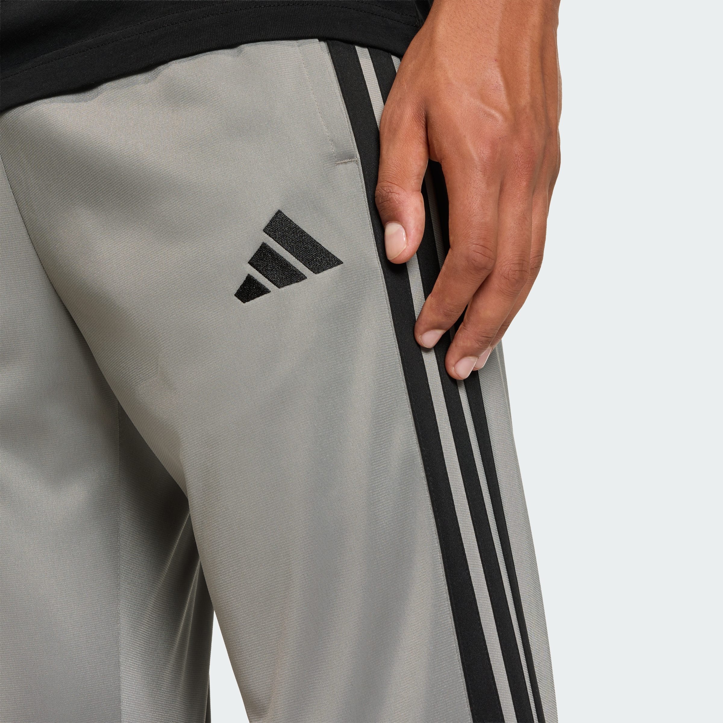 https://assets.adidas.com/images//6ec83d4fcfd14d39ab889c3aa311afa7_9366/KC1370_42_detail.jpg