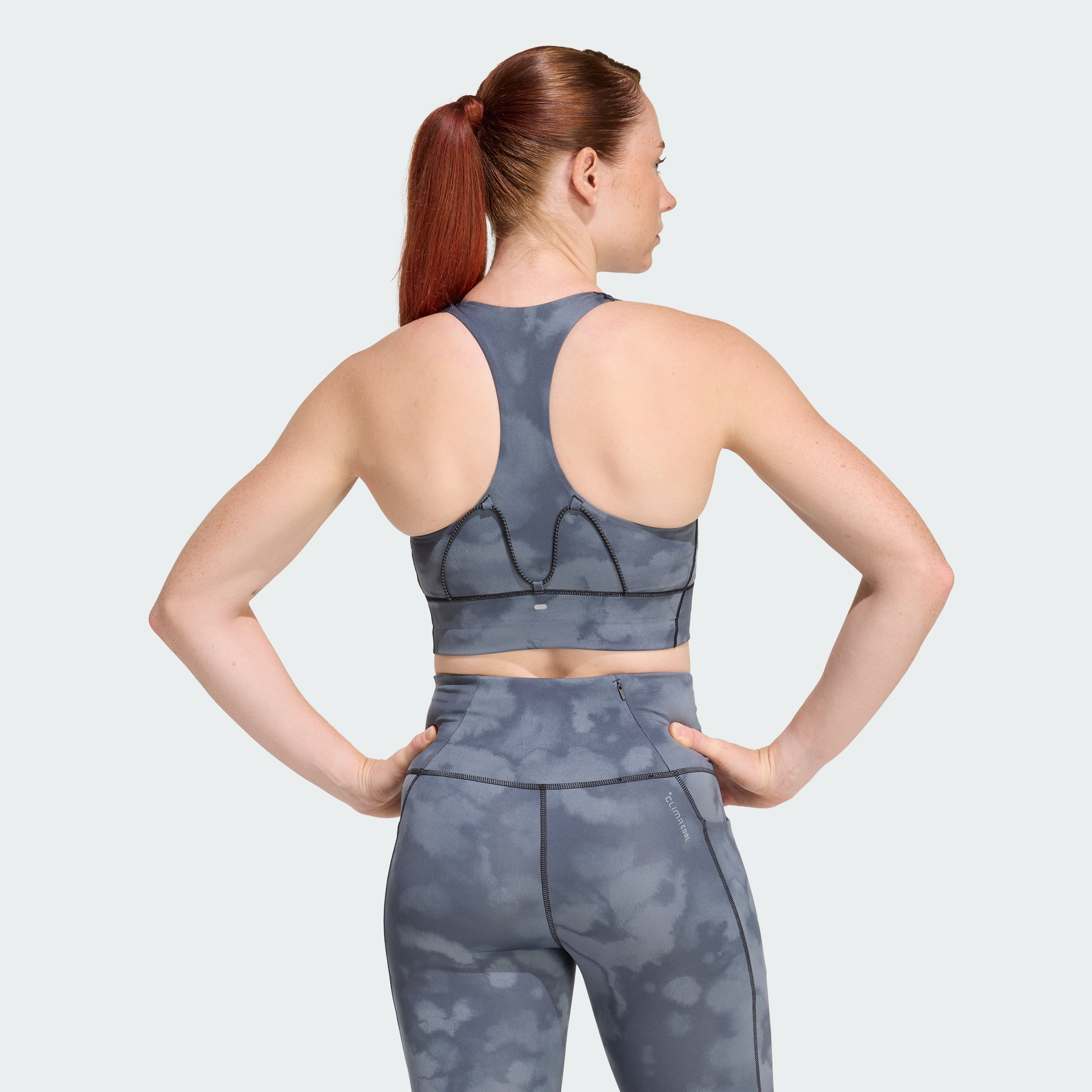 https://assets.adidas.com/images//27fe73cfa5254280a4b5ce8e564b05cd_9366/KC5821_23_hover_model.jpg
