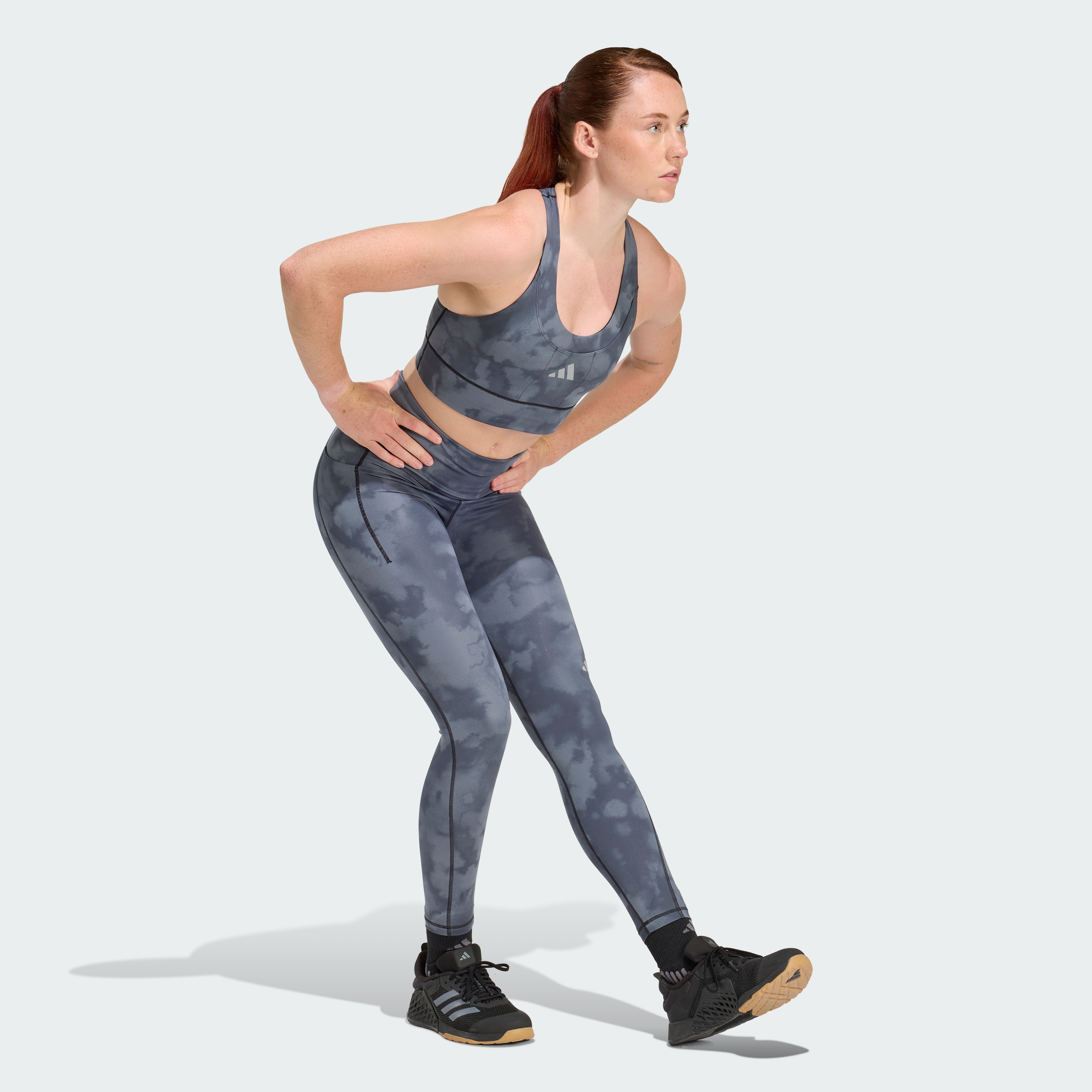 https://assets.adidas.com/images//81b9e374b2c440089181c516187d2b69_9366/KC5821_25_model.jpg