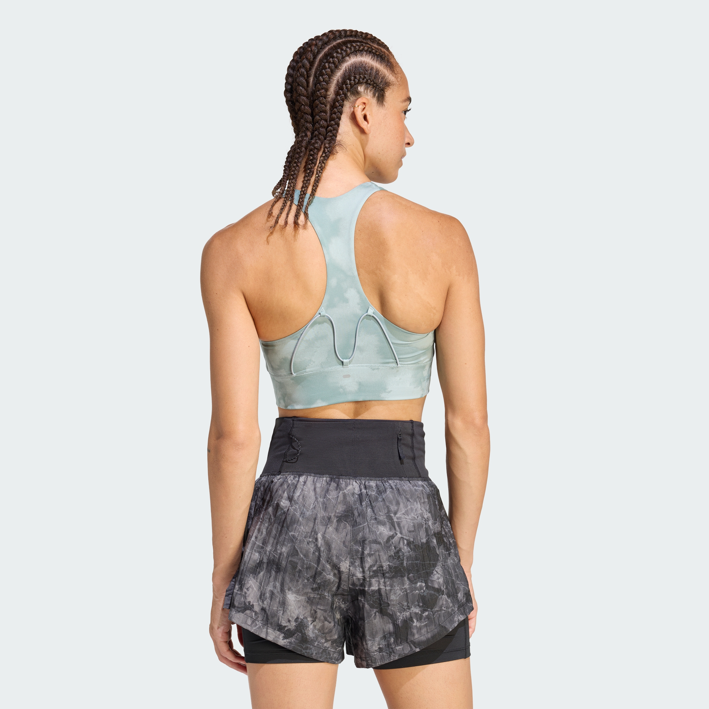 https://assets.adidas.com/images//405aa12cc84946ab98ee9bd63c47493a_9366/KC5822_23_hover_model.jpg