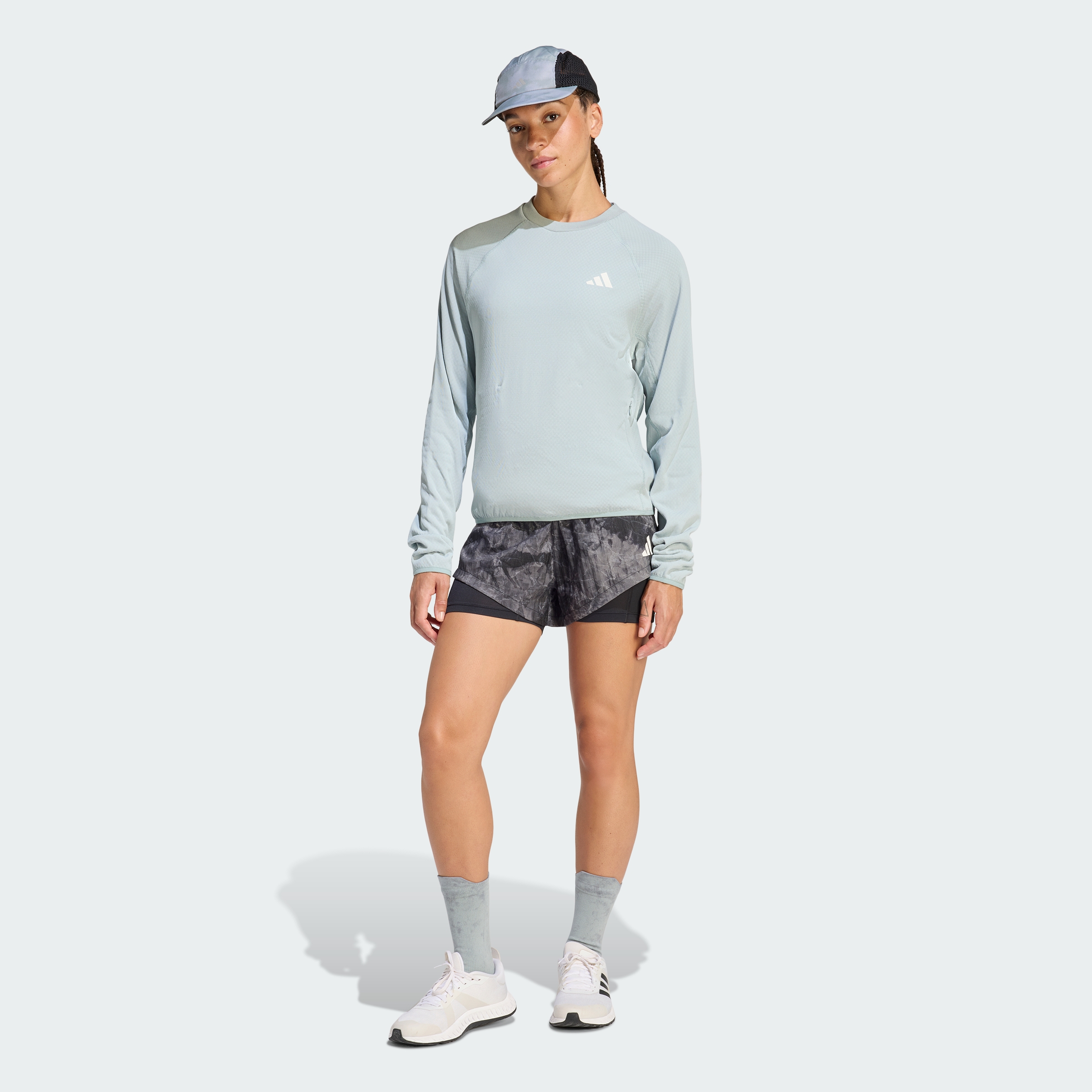 https://assets.adidas.com/images//217e6e70bed7480284e368b99c16fe3a_9366/KC5822_25_outfit.jpg