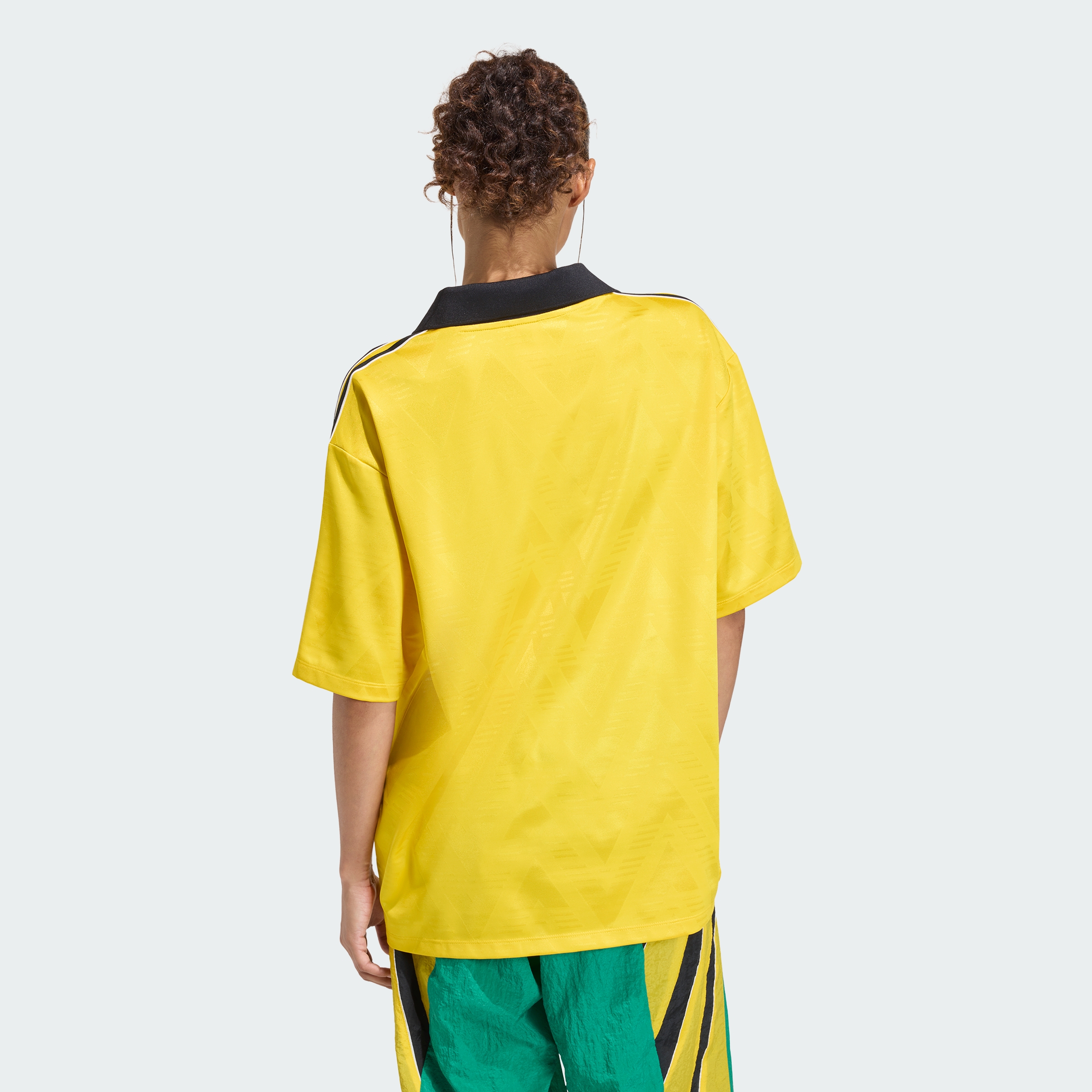 https://assets.adidas.com/images//21205fe03d2b4943b1e7b2532e1f5b2e_9366/KC9115_23_hover_model.jpg