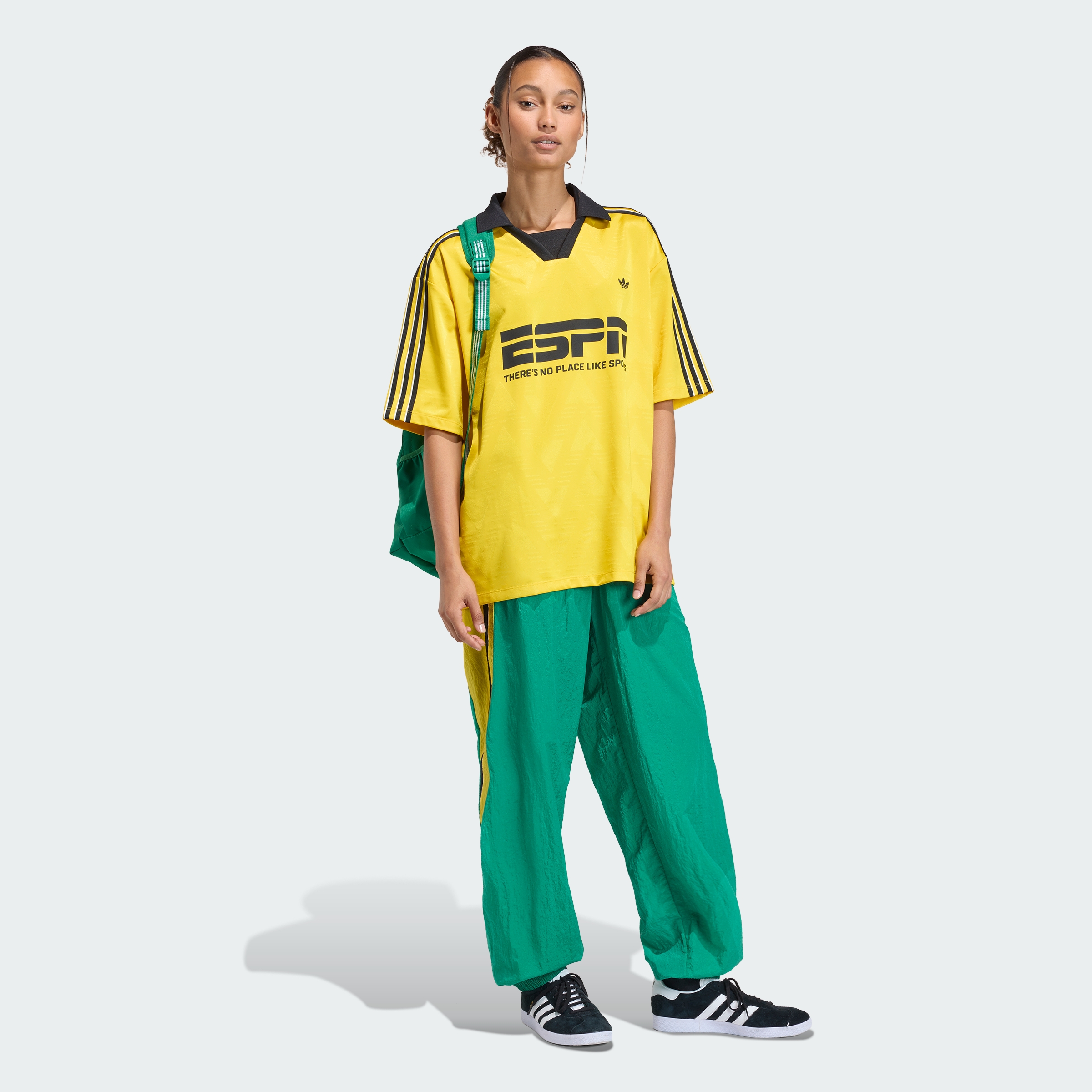 https://assets.adidas.com/images//484b88d1e8674cf3ab9b537ff93699c8_9366/KC9115_25_model.jpg