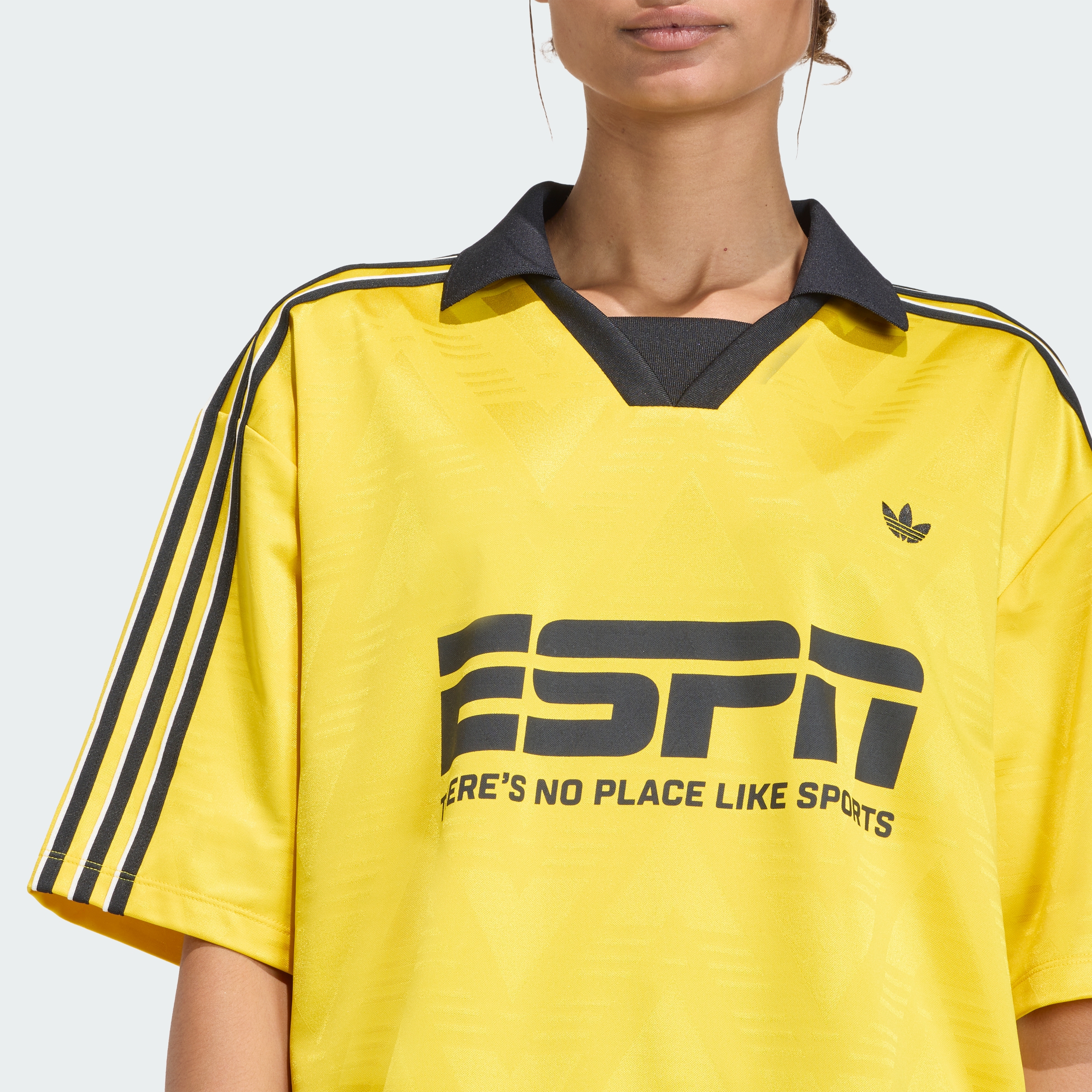 https://assets.adidas.com/images//c48efd5e8b474368ac0e24b7b15d04b3_9366/KC9115_41_detail.jpg