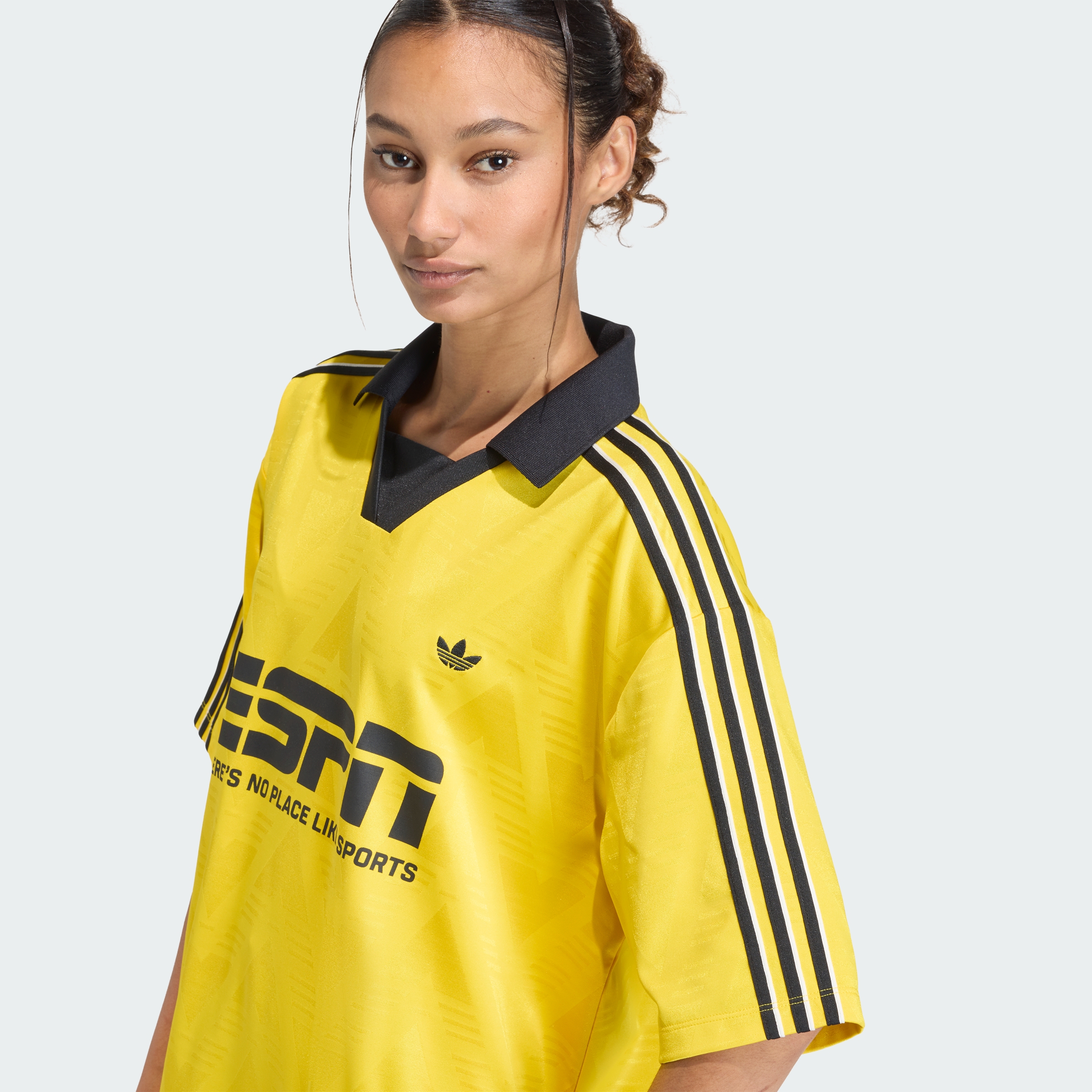 https://assets.adidas.com/images//66765aad0ab840528f61224c2aafda2e_9366/KC9115_42_detail.jpg