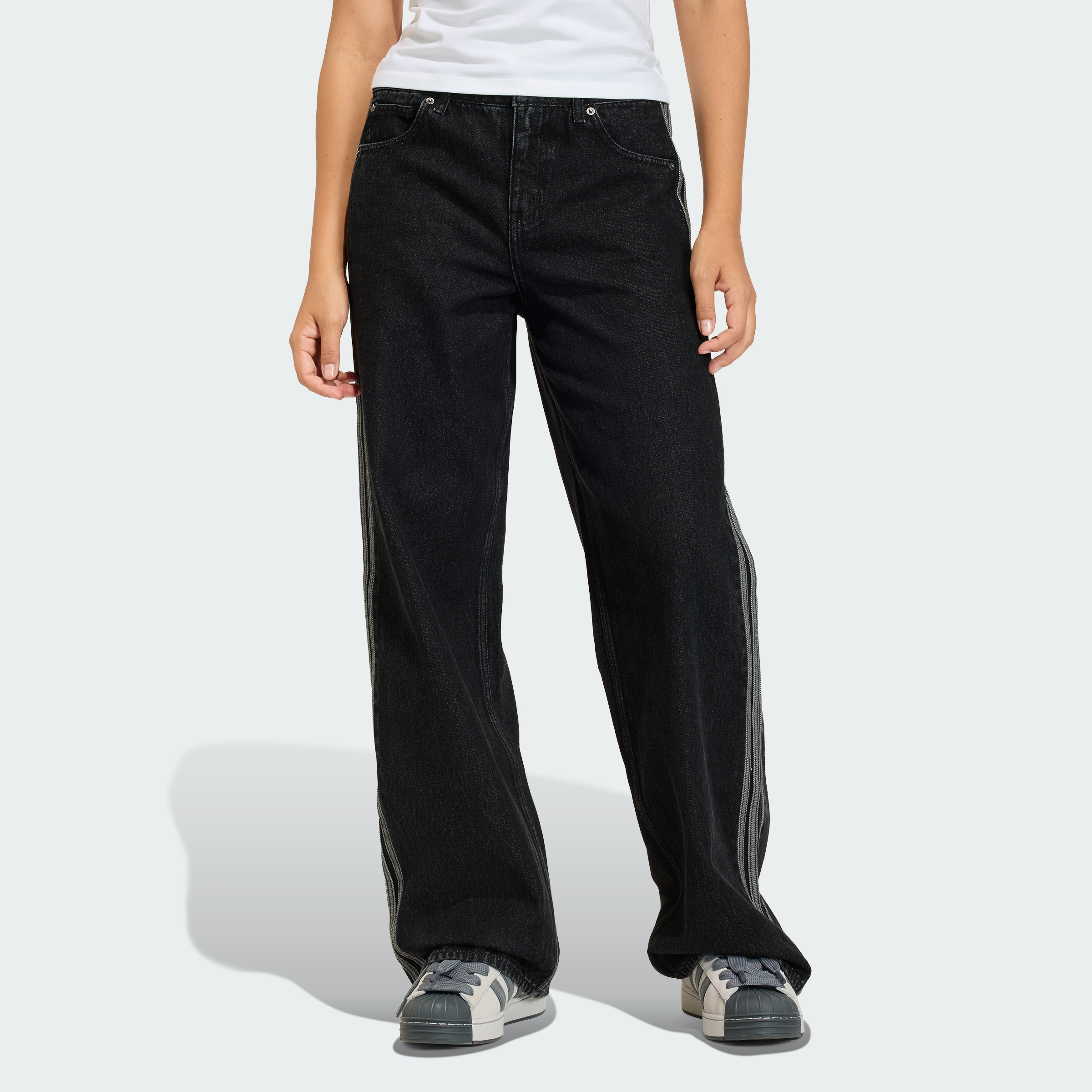 https://assets.adidas.com/images/24b70222da83471faeb5443ba790e7da_9366/KD2909_000_plp_model.jpgKD2909_000_plp_model.jpg