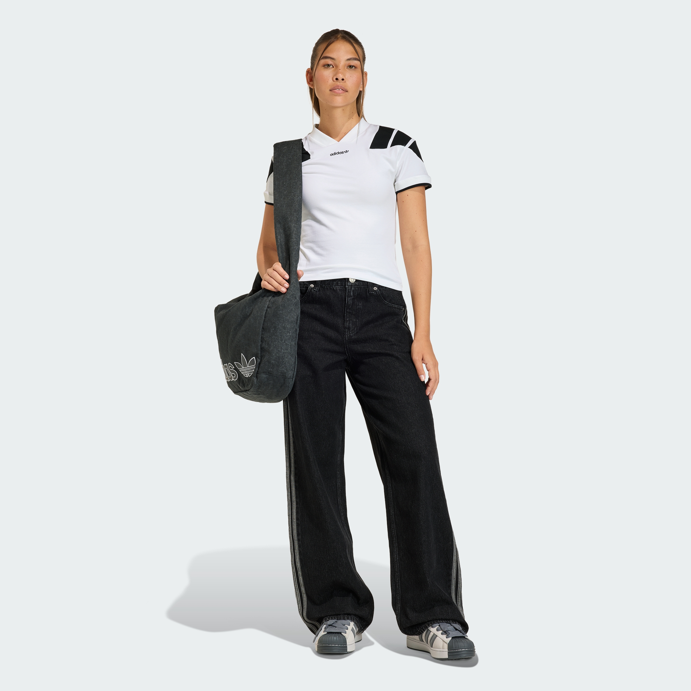 https://assets.adidas.com/images//7cbd426634a34aecb7882ad38534b803_9366/KD2909_25_model.jpg