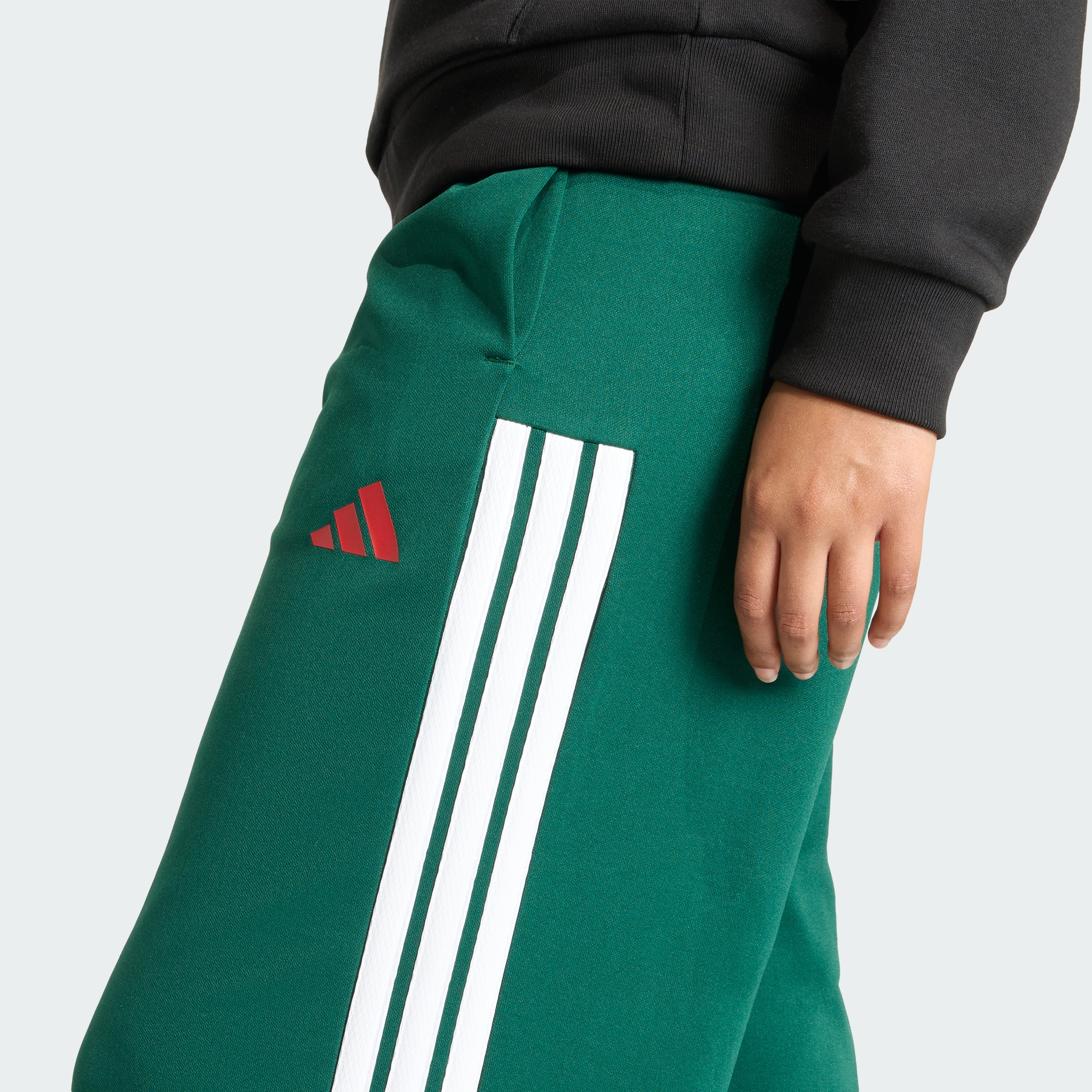 https://assets.adidas.com/images//f13cdc2d84cb4897bbadebaf3a159999_9366/KD4304_42_detail.jpg