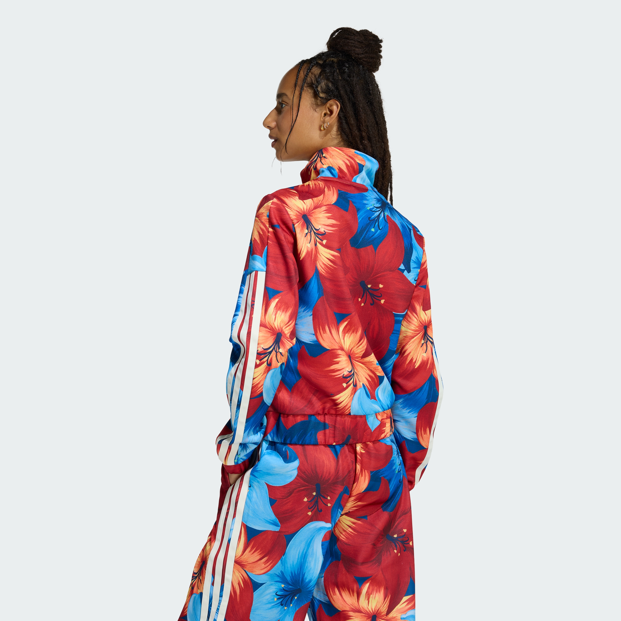 https://assets.adidas.com/images//a38fbba2e1c849c88653baadcfd2d87d_9366/KD4635_23_hover_model.jpg