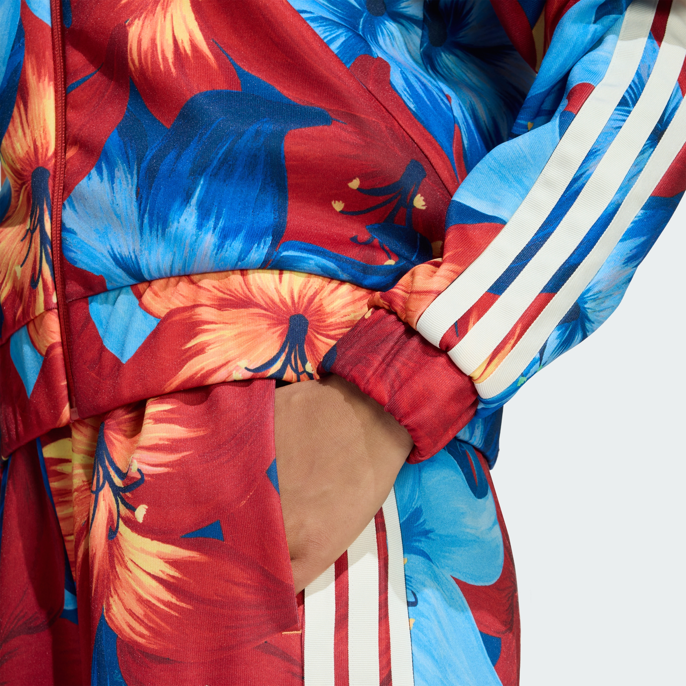 https://assets.adidas.com/images//aee4cb1aea6b4806ac1ca77423d8b3b7_9366/KD4635_41_detail.jpg