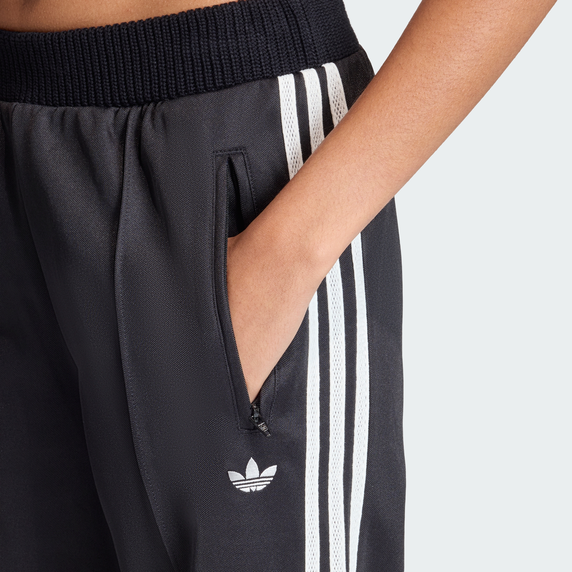 https://assets.adidas.com/images//8be2e0d391304b6ab234fb698797b4a7_9366/KD5443_41_detail.jpg