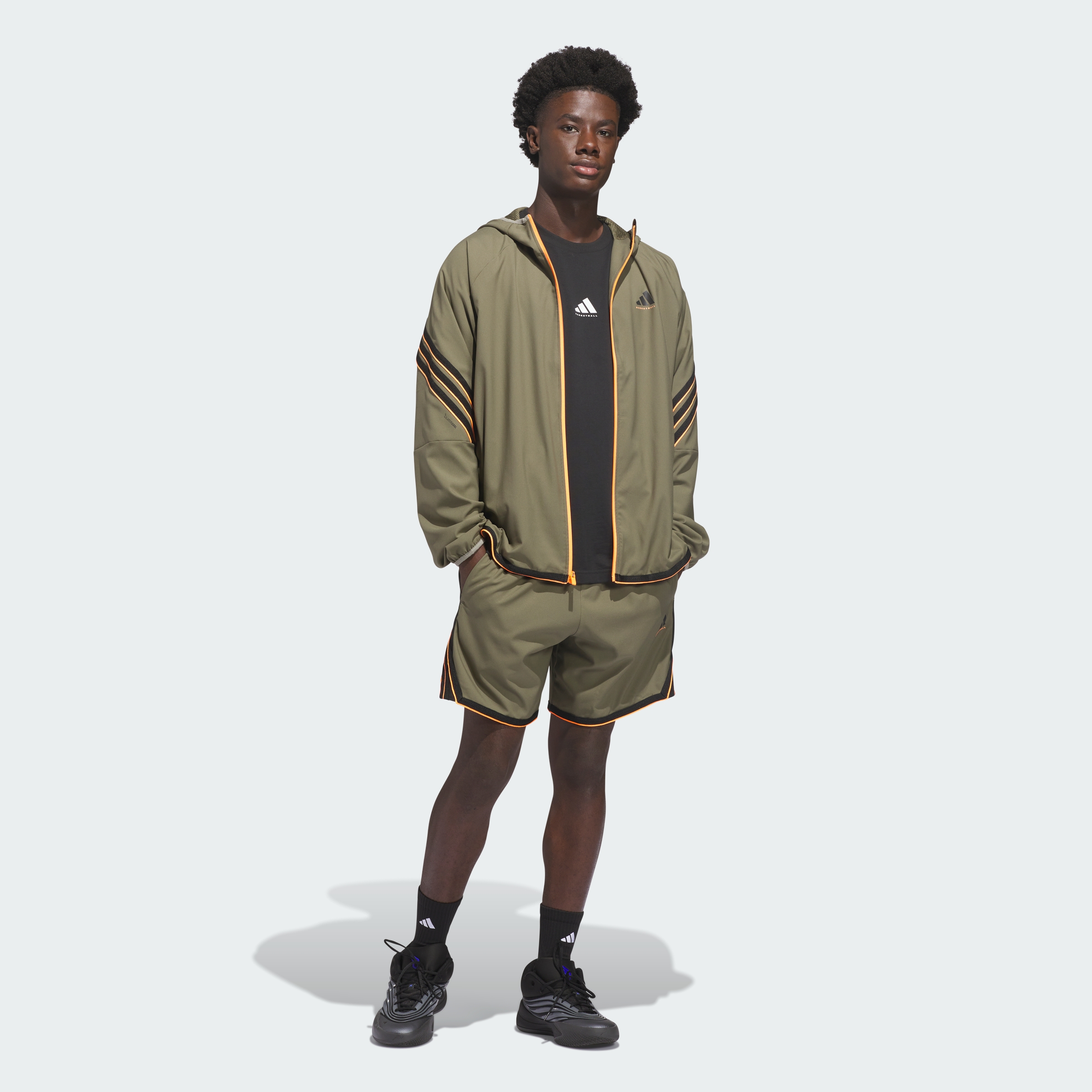 https://assets.adidas.com/images//8fd0aef440bd4883bc1d4f5481f09e81_9366/KD6400_25_outfit.jpg