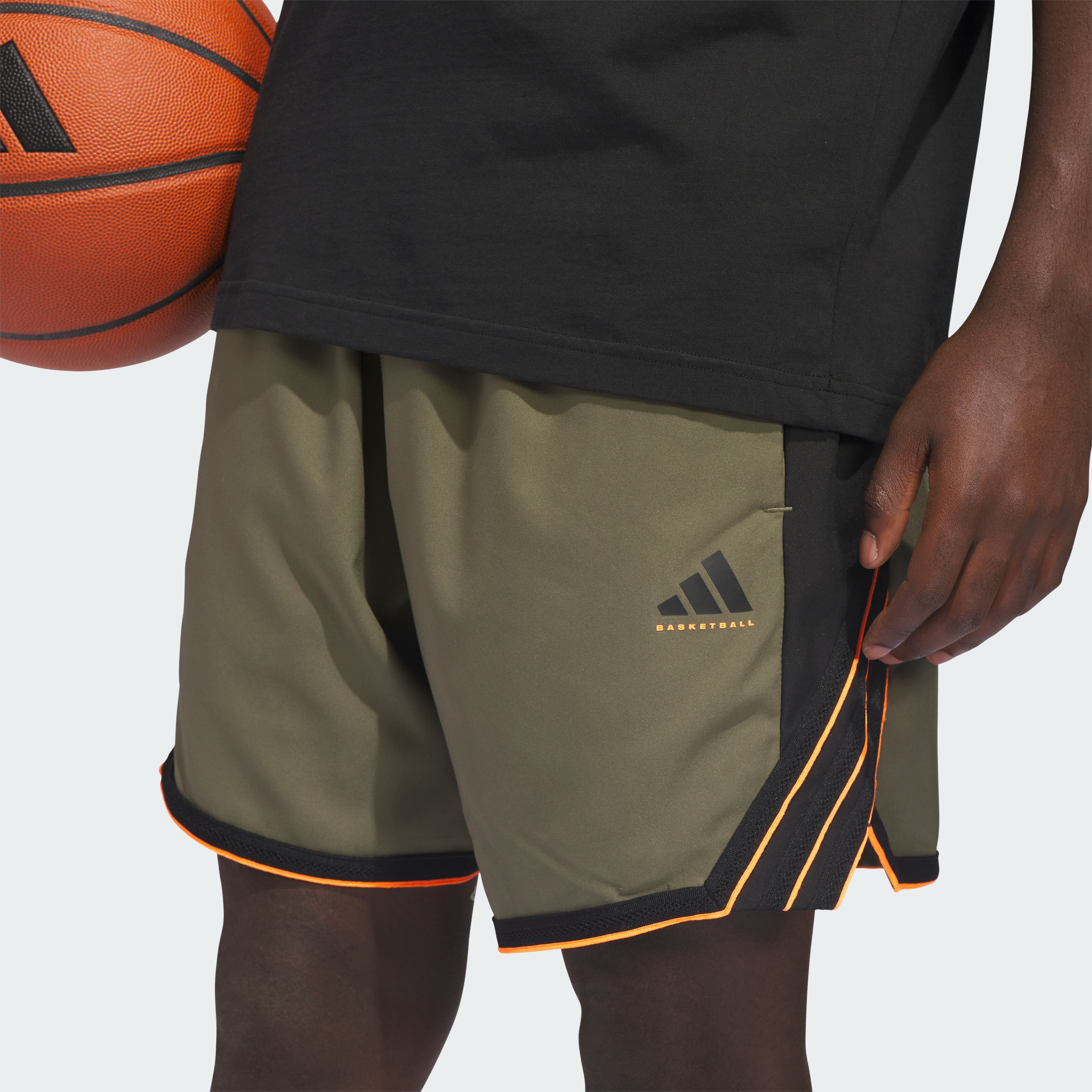 https://assets.adidas.com/images//05cee19f39774eb89cf99f7c8064a0db_9366/KD6400_41_detail.jpg
