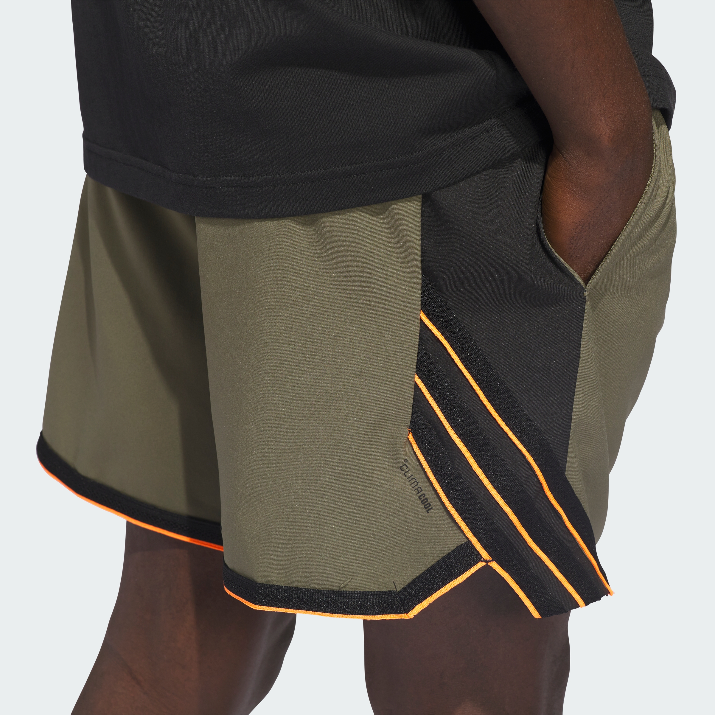 https://assets.adidas.com/images//1afee40301fc48bfa5c949f1a4fa1091_9366/KD6400_42_detail.jpg