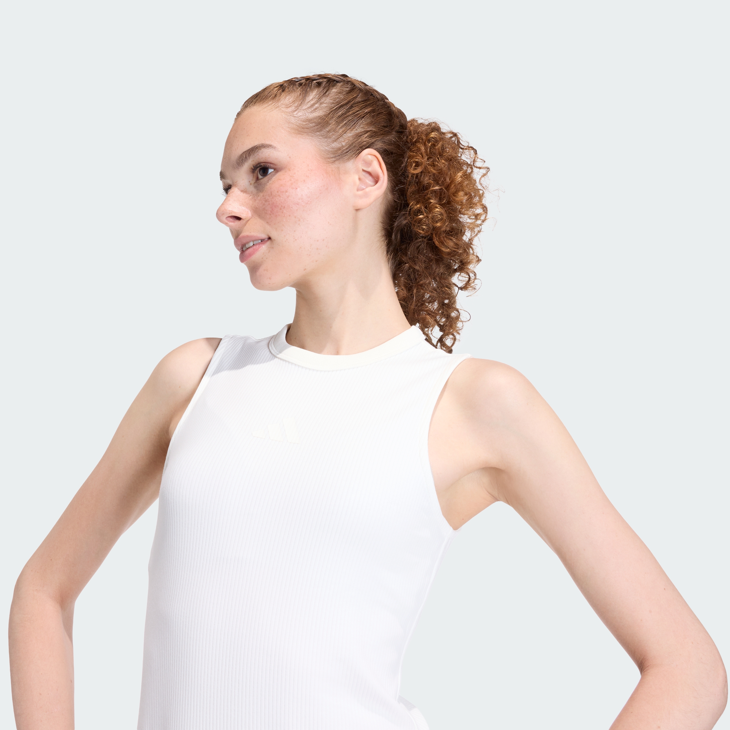 https://assets.adidas.com/images//226e2737baca40c1998a3f05007964f3_9366/KD6587_41_detail.jpg